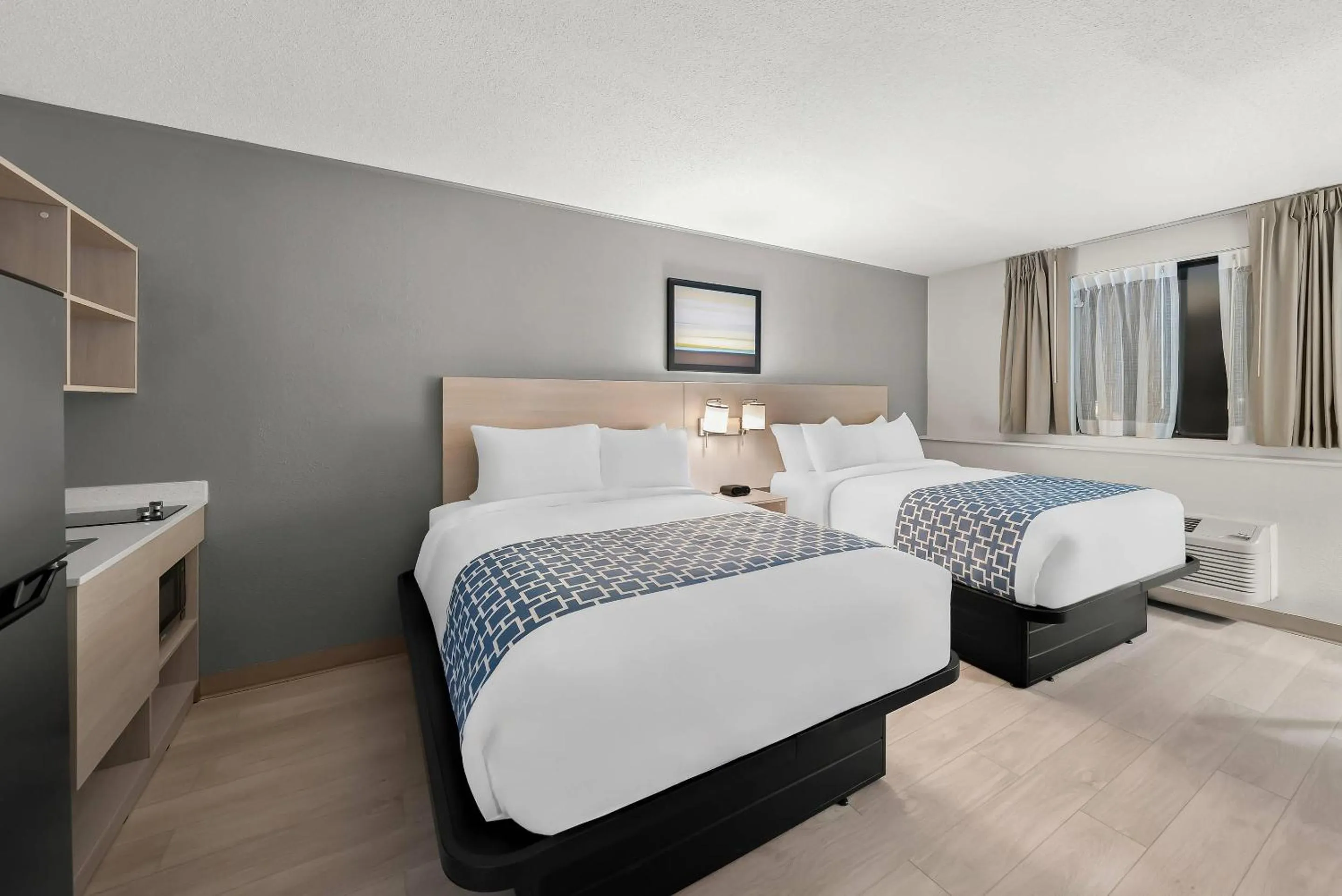 Bedroom, Bed in Suburban Studios, Kearney