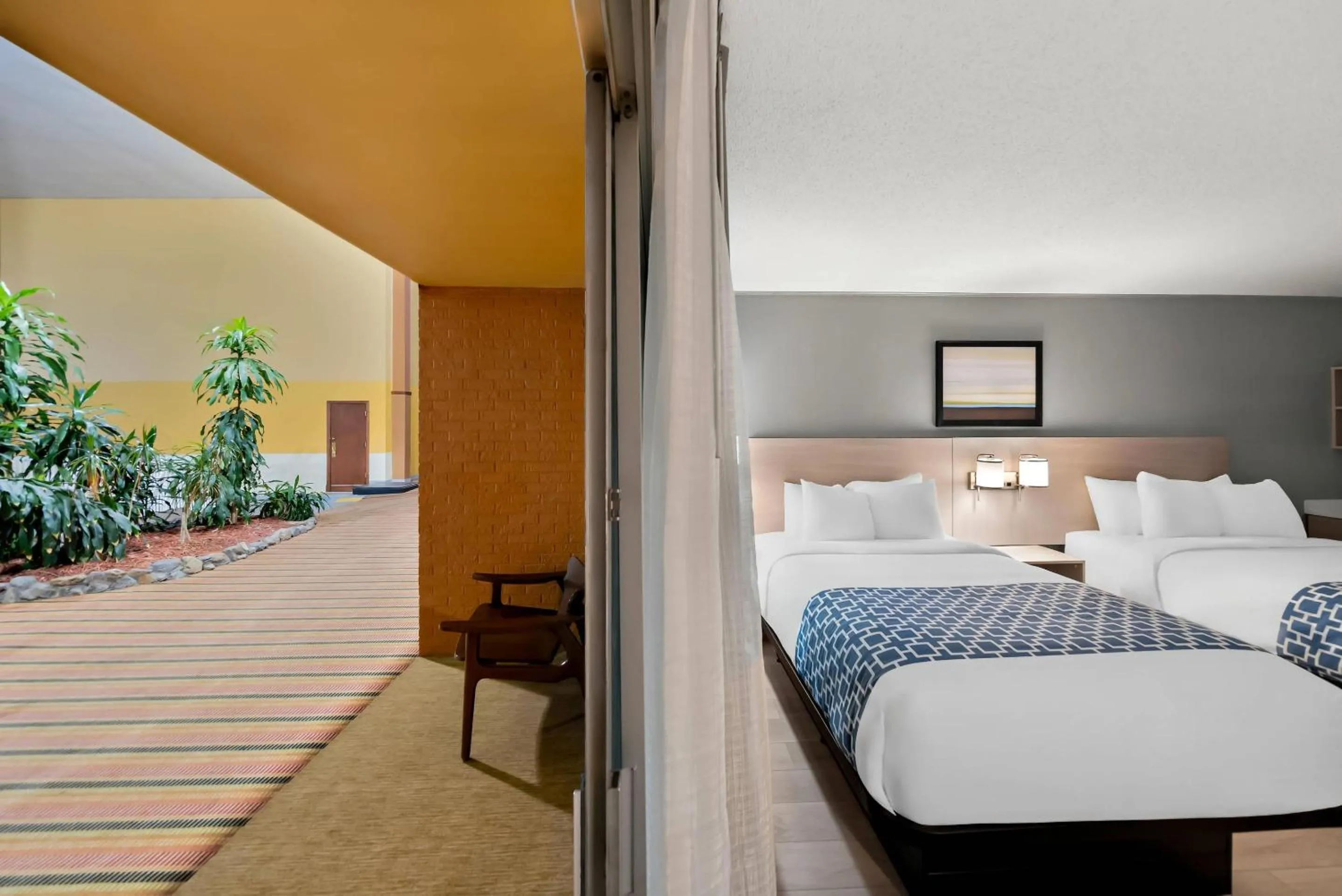 Bedroom, Bed in Suburban Studios, Kearney