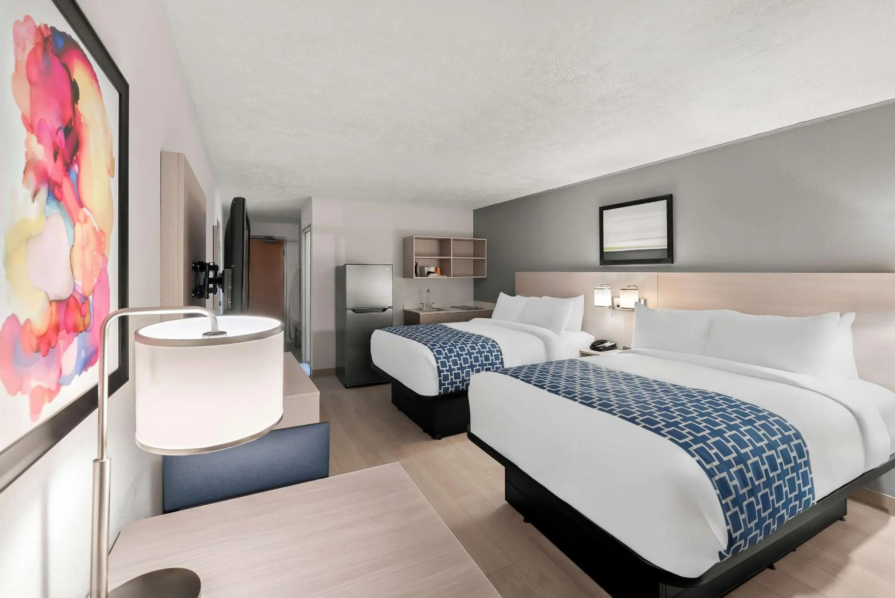 Bedroom, Bed in Suburban Studios, Kearney