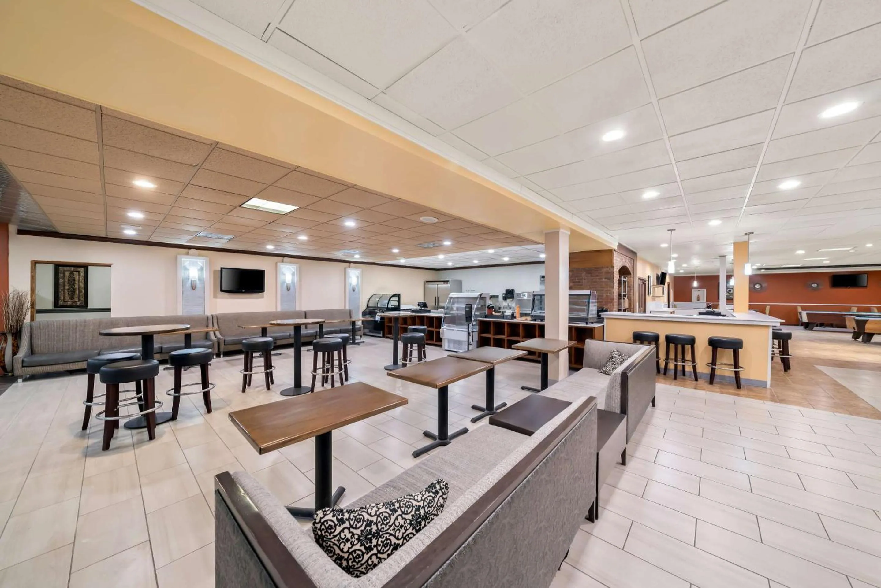 Breakfast in Suburban Studios, Kearney