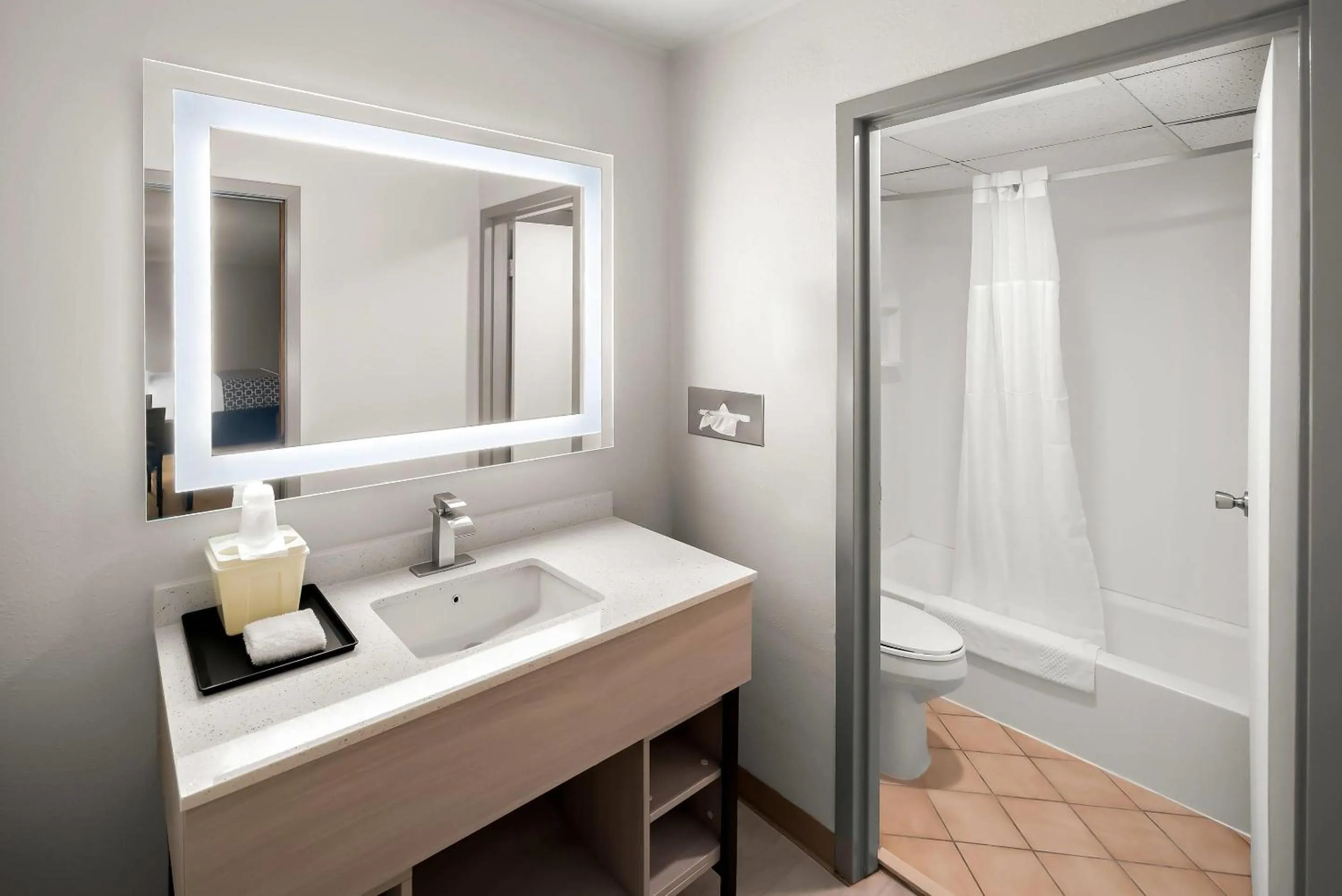 Bedroom in Suburban Studios, Kearney