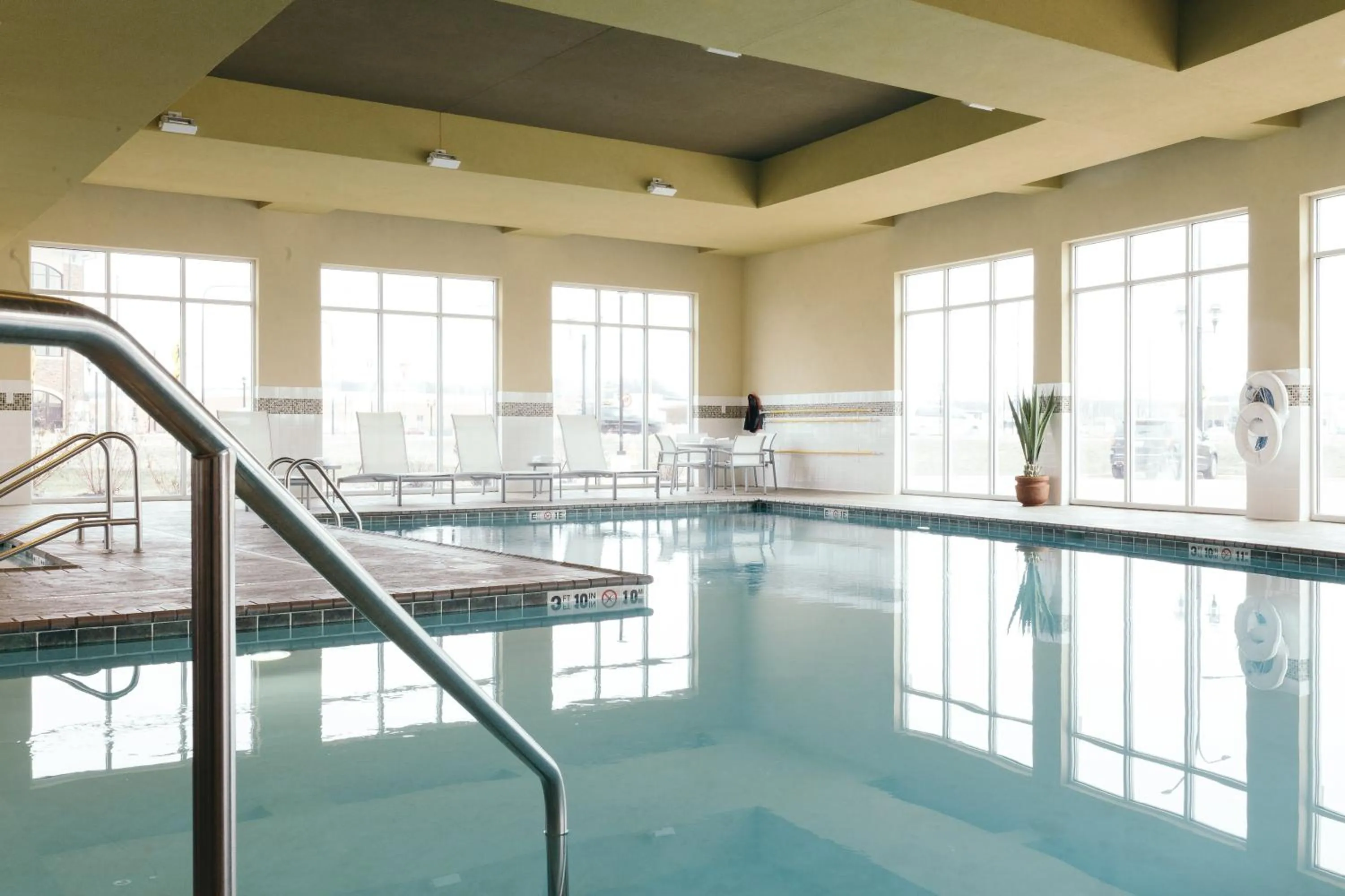 Swimming pool in Holiday Inn and Suites East Peoria by IHG