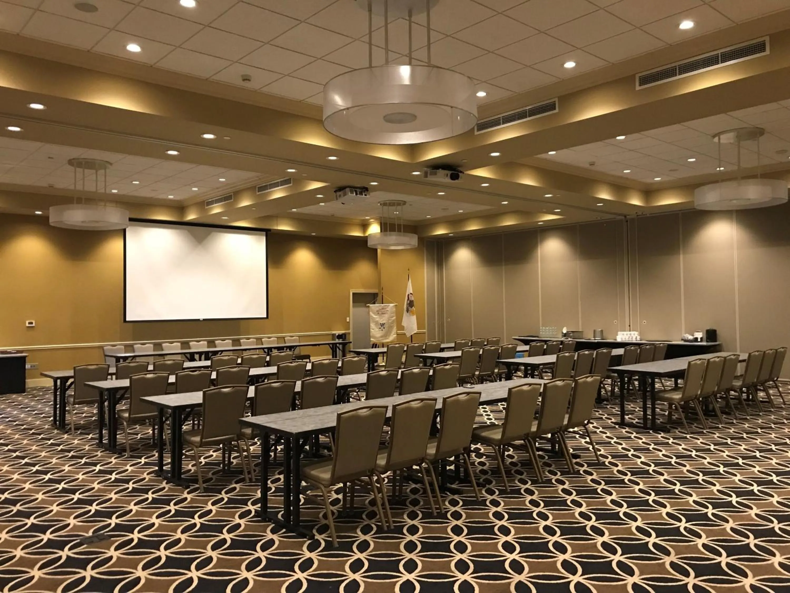 Meeting/conference room in Holiday Inn and Suites East Peoria by IHG