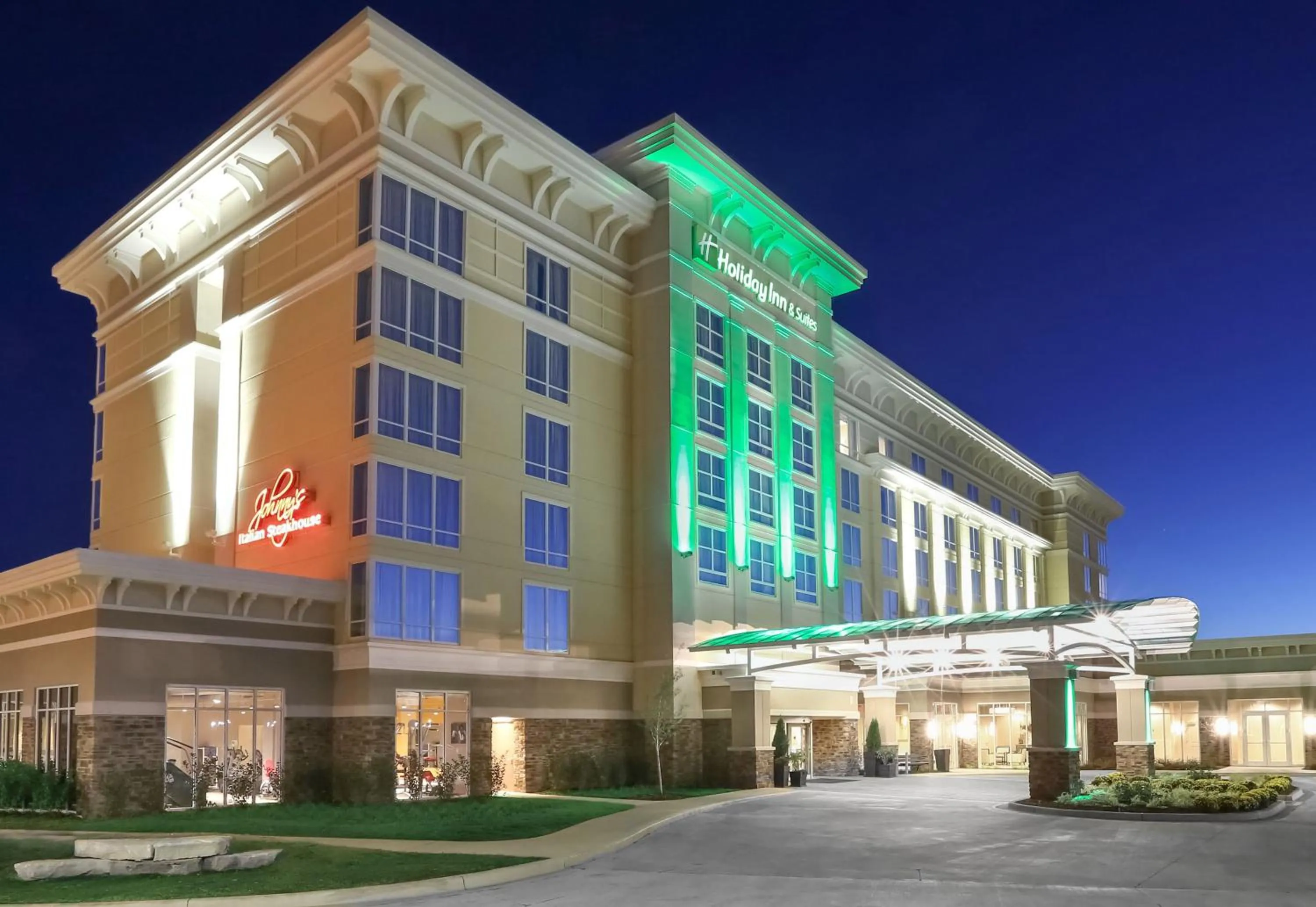 Property building in Holiday Inn and Suites East Peoria by IHG