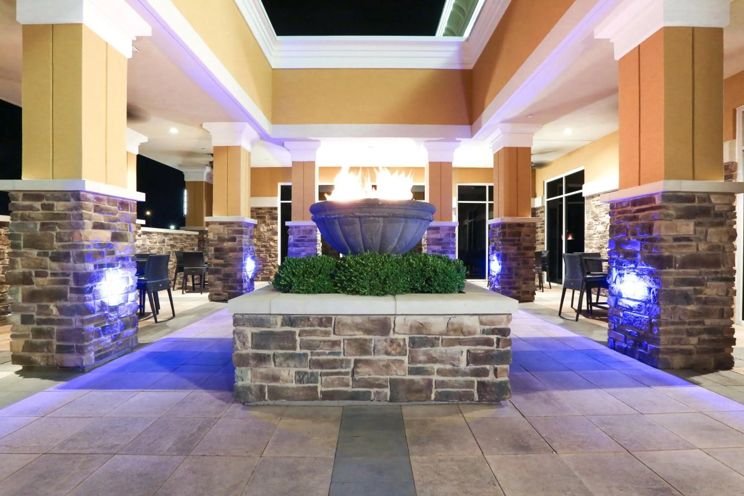 Restaurant/places to eat in Holiday Inn and Suites East Peoria by IHG