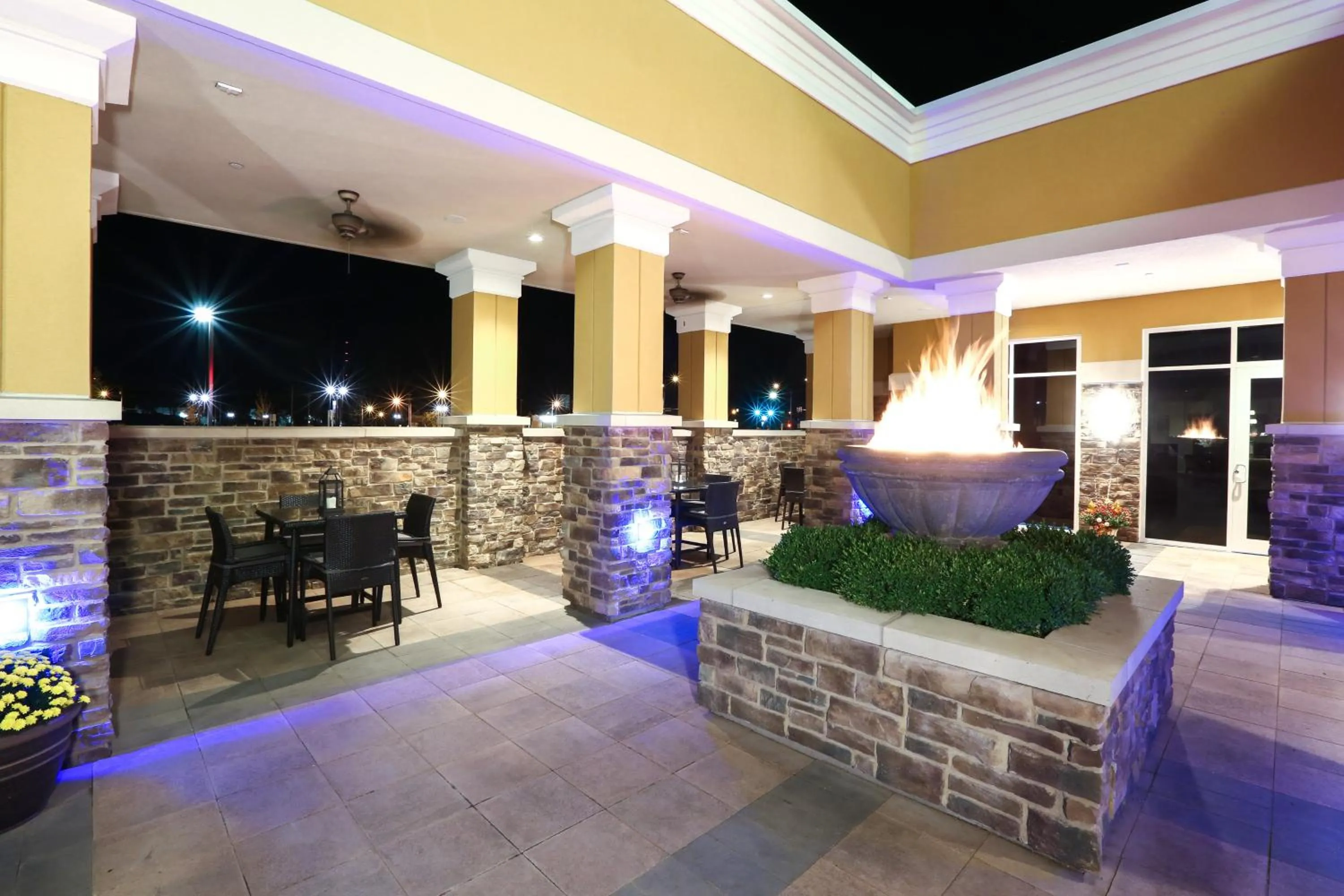 Restaurant/places to eat in Holiday Inn and Suites East Peoria by IHG