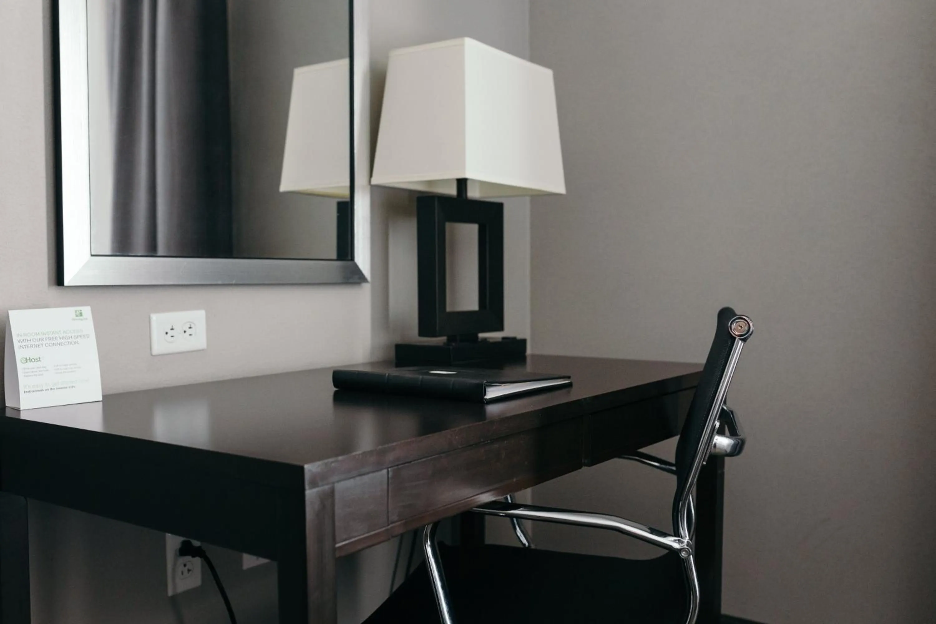 Photo of the whole room in Holiday Inn and Suites East Peoria by IHG