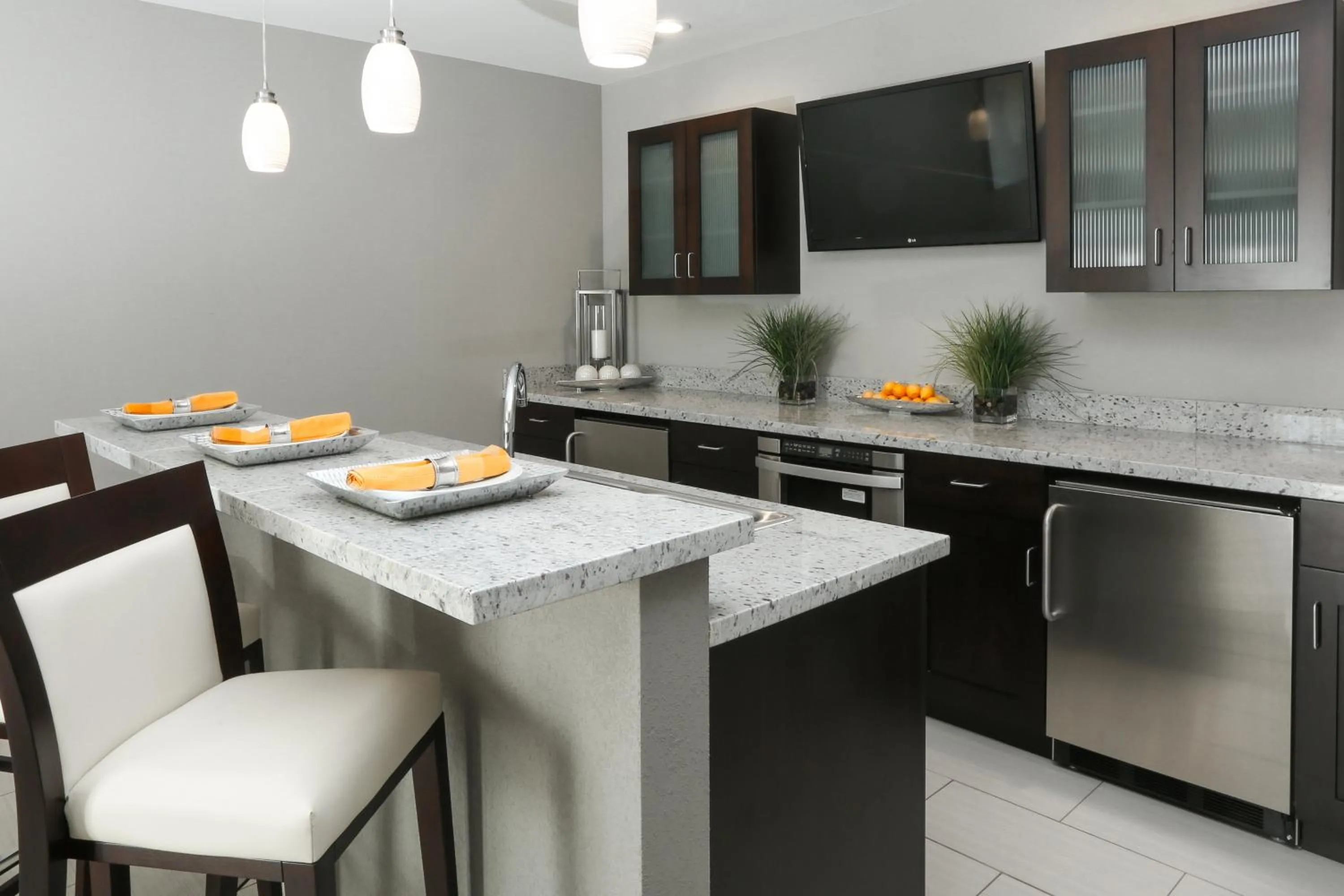 Photo of the whole room in Holiday Inn and Suites East Peoria by IHG