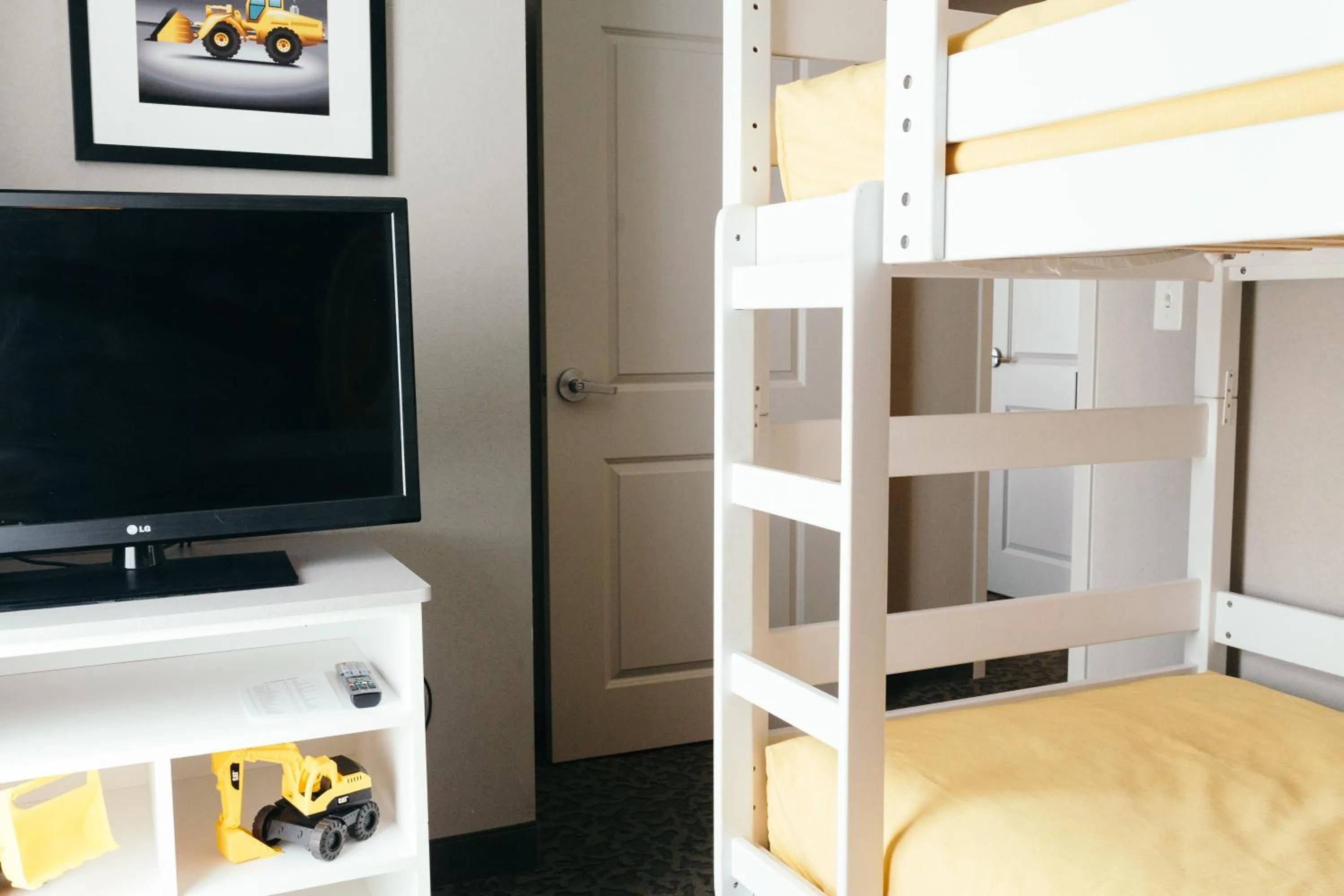 Photo of the whole room in Holiday Inn and Suites East Peoria by IHG