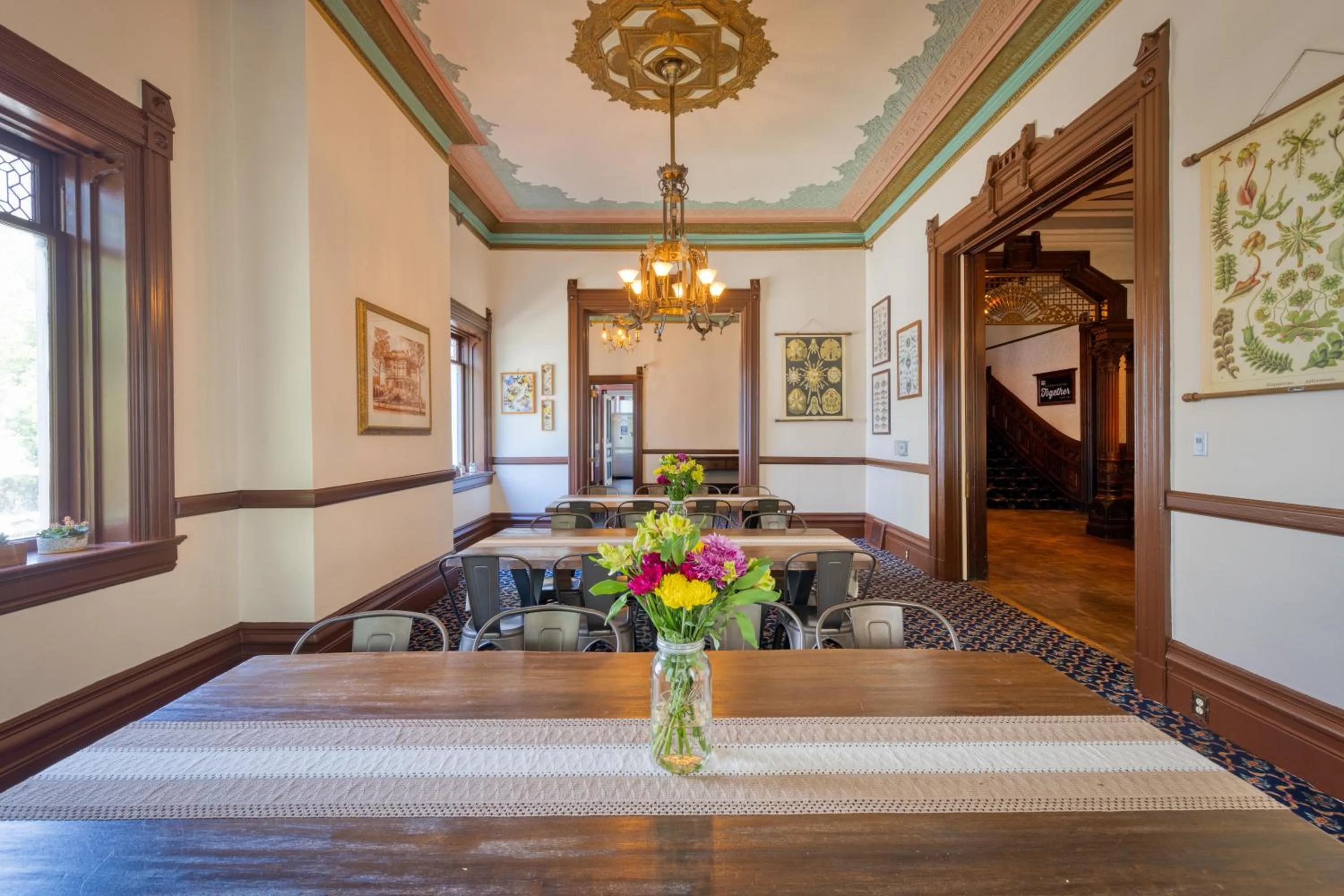 Dining area in HI Sacramento Hostel
