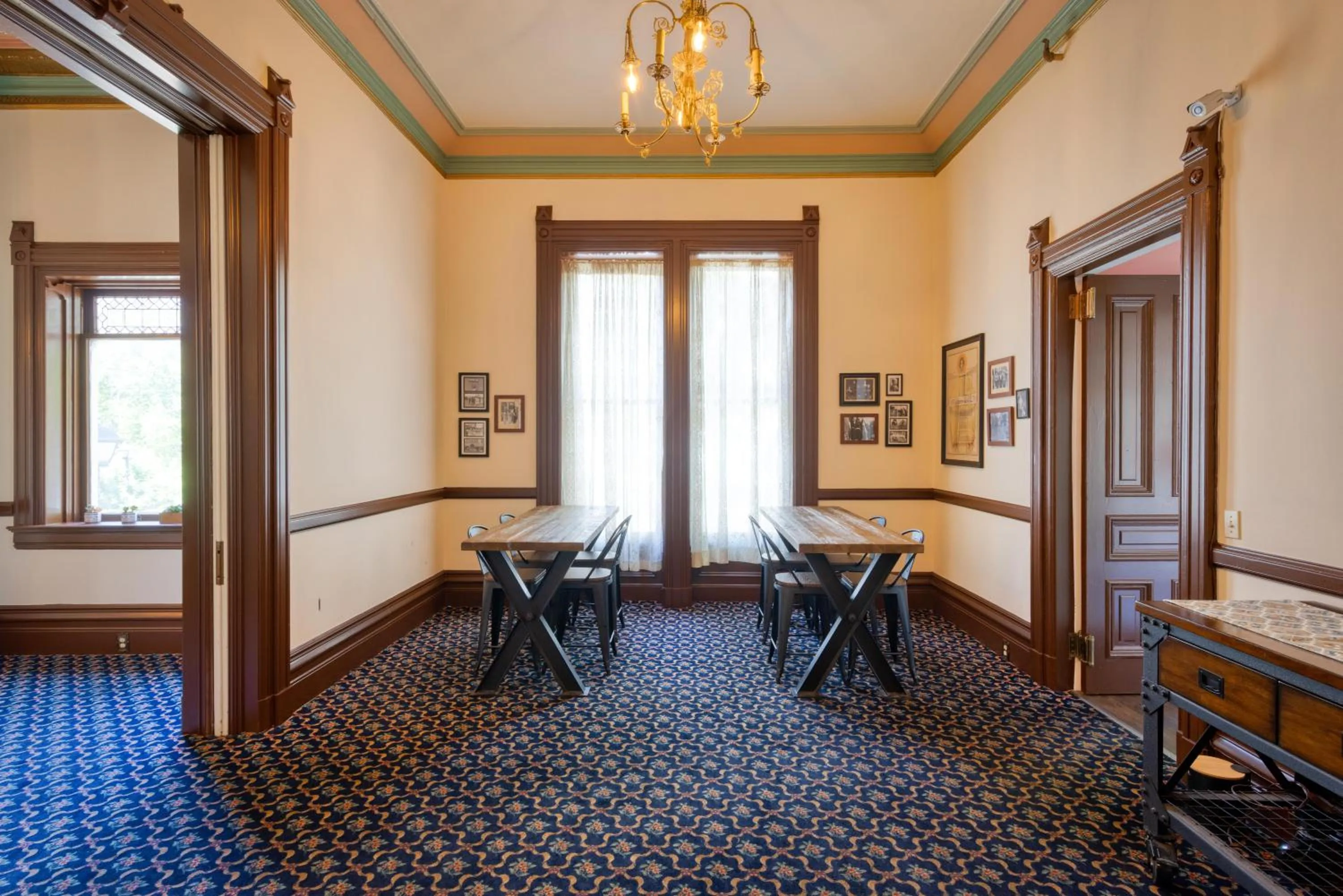 Seating area in HI Sacramento Hostel