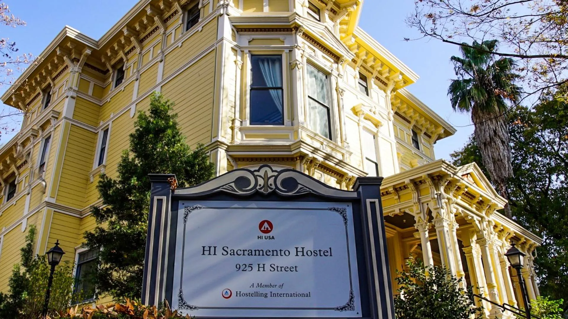 Property building in HI Sacramento Hostel