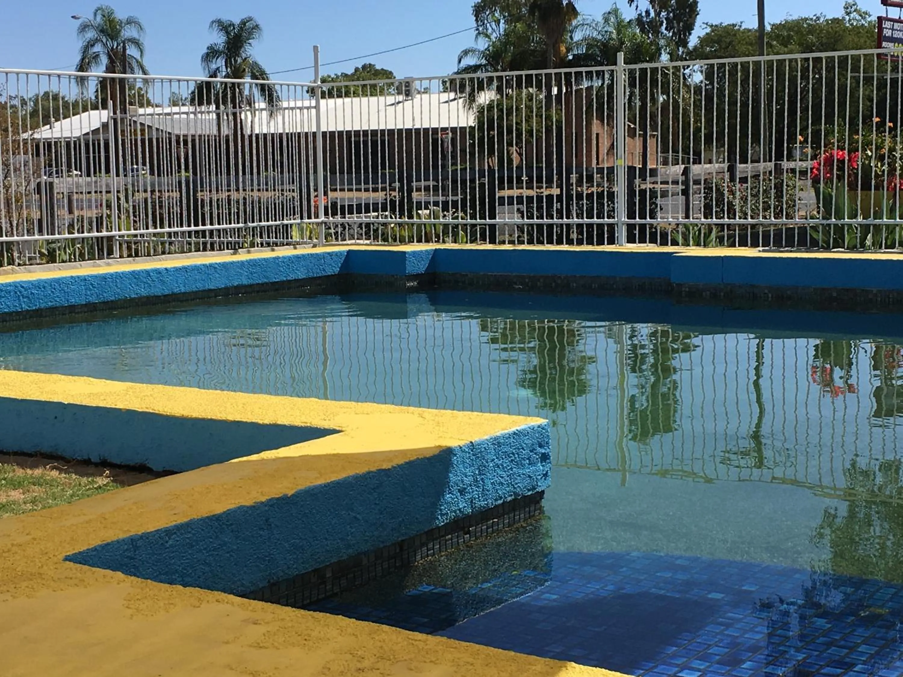 Swimming pool in Boggabilla Motel