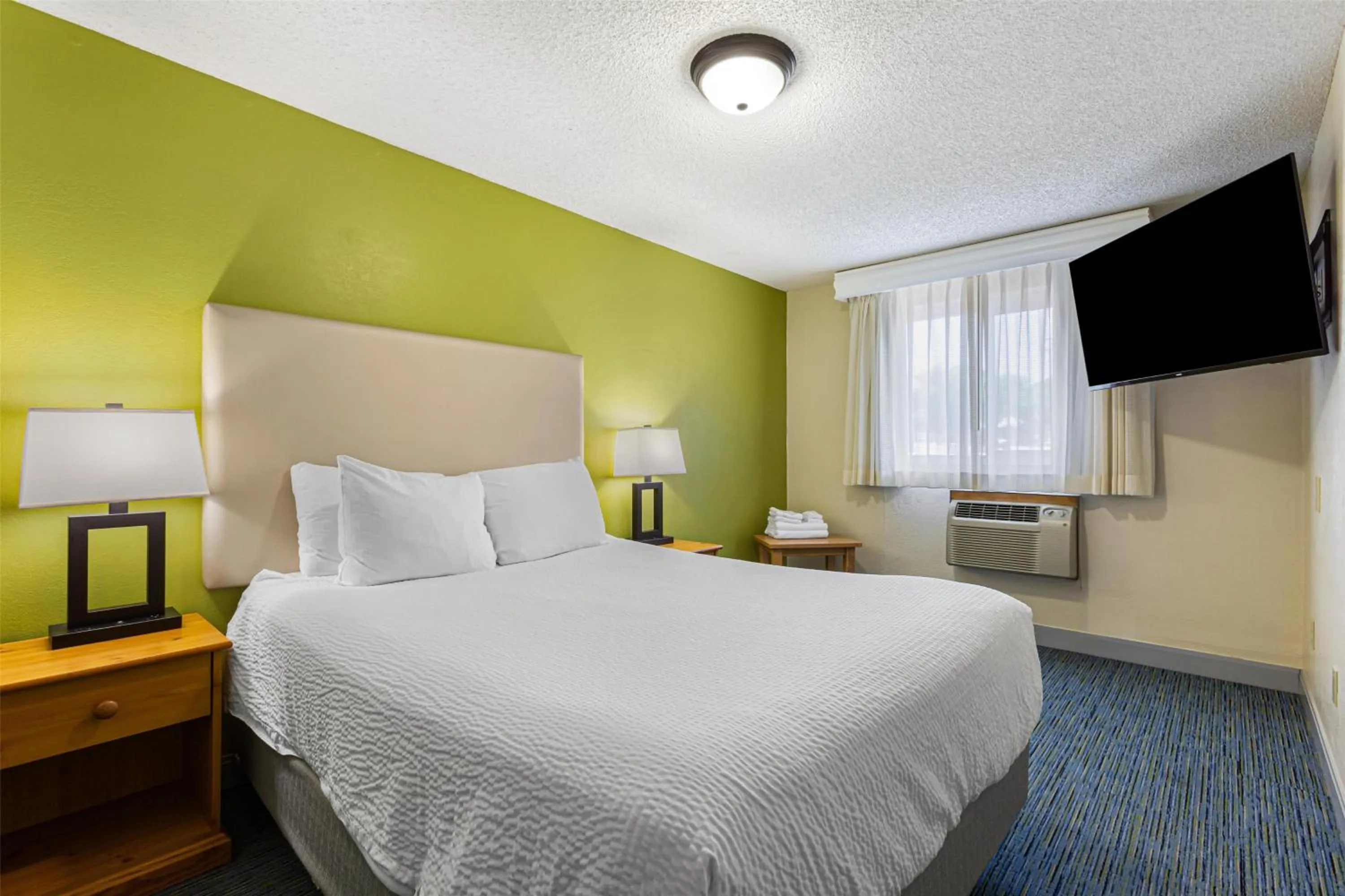 Photo of the whole room, Bed in Best Western Hi-Desert Inn