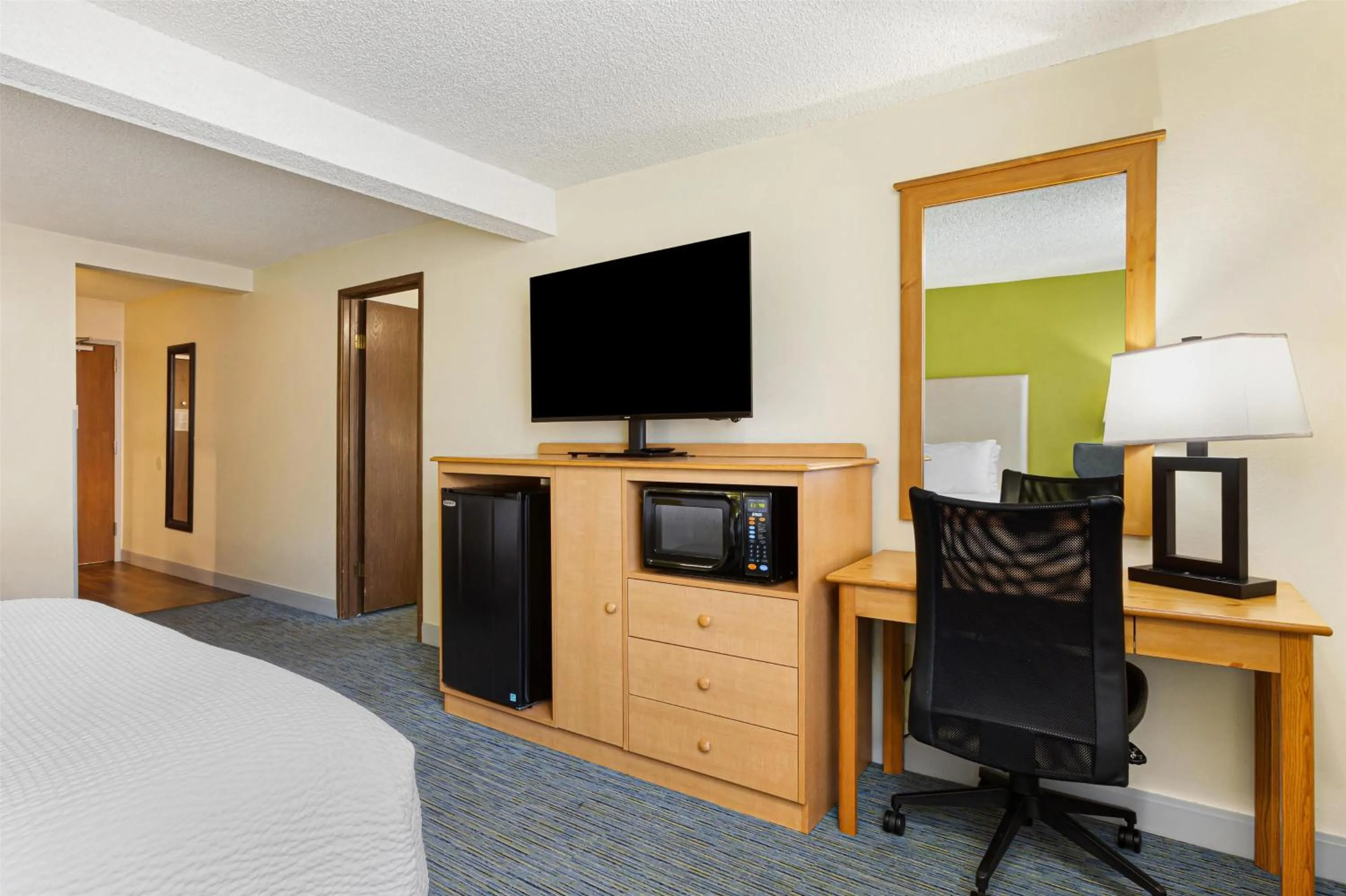 Photo of the whole room, Bed in Best Western Hi-Desert Inn