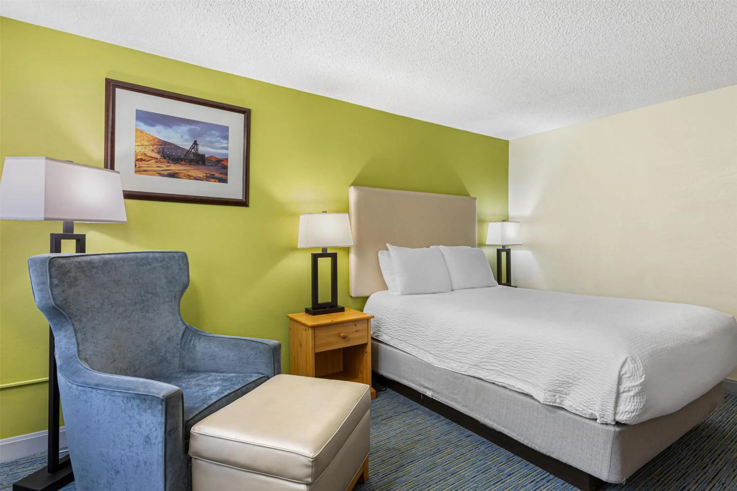 Bedroom, Bed in Best Western Hi-Desert Inn