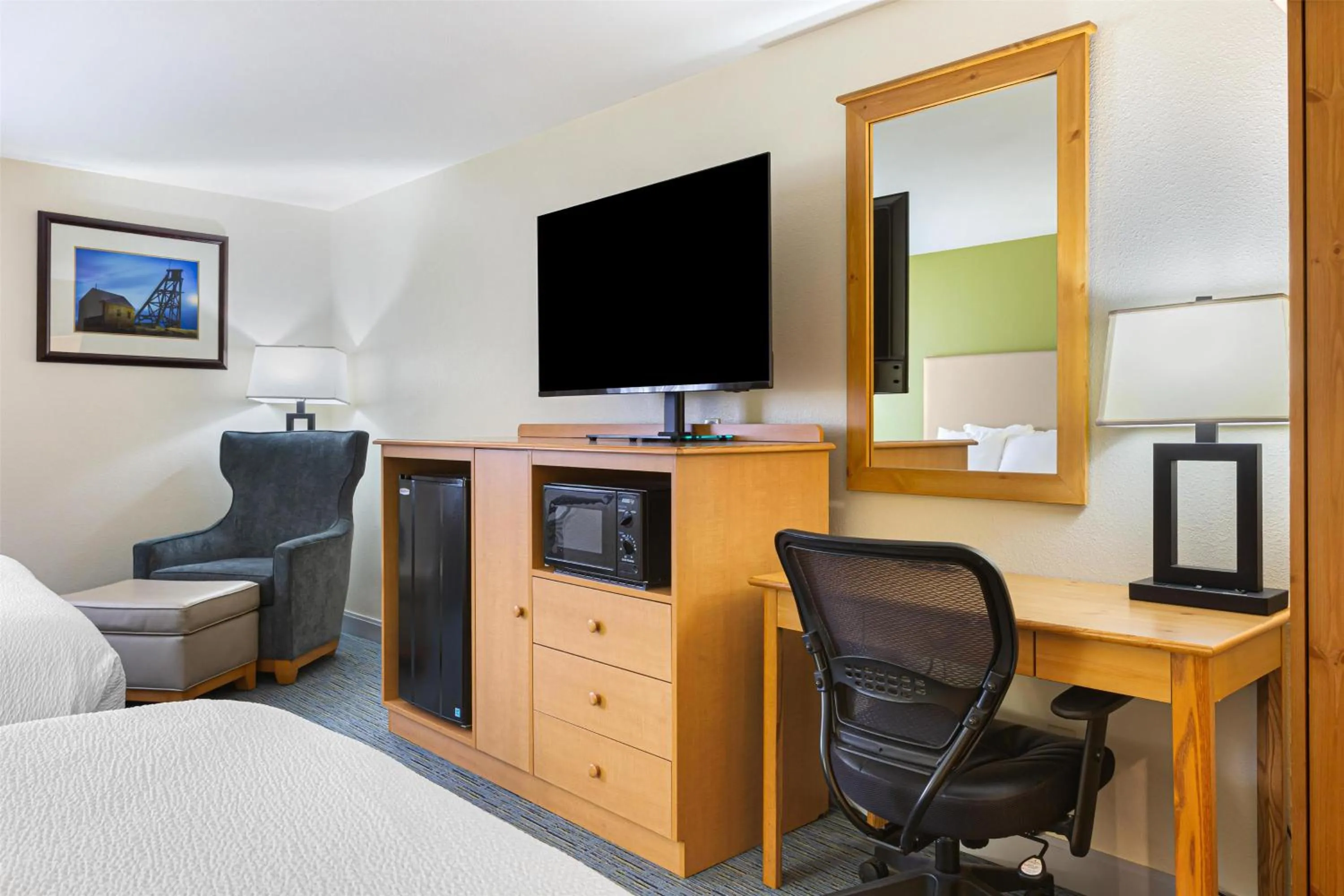 Bedroom, Bed in Best Western Hi-Desert Inn