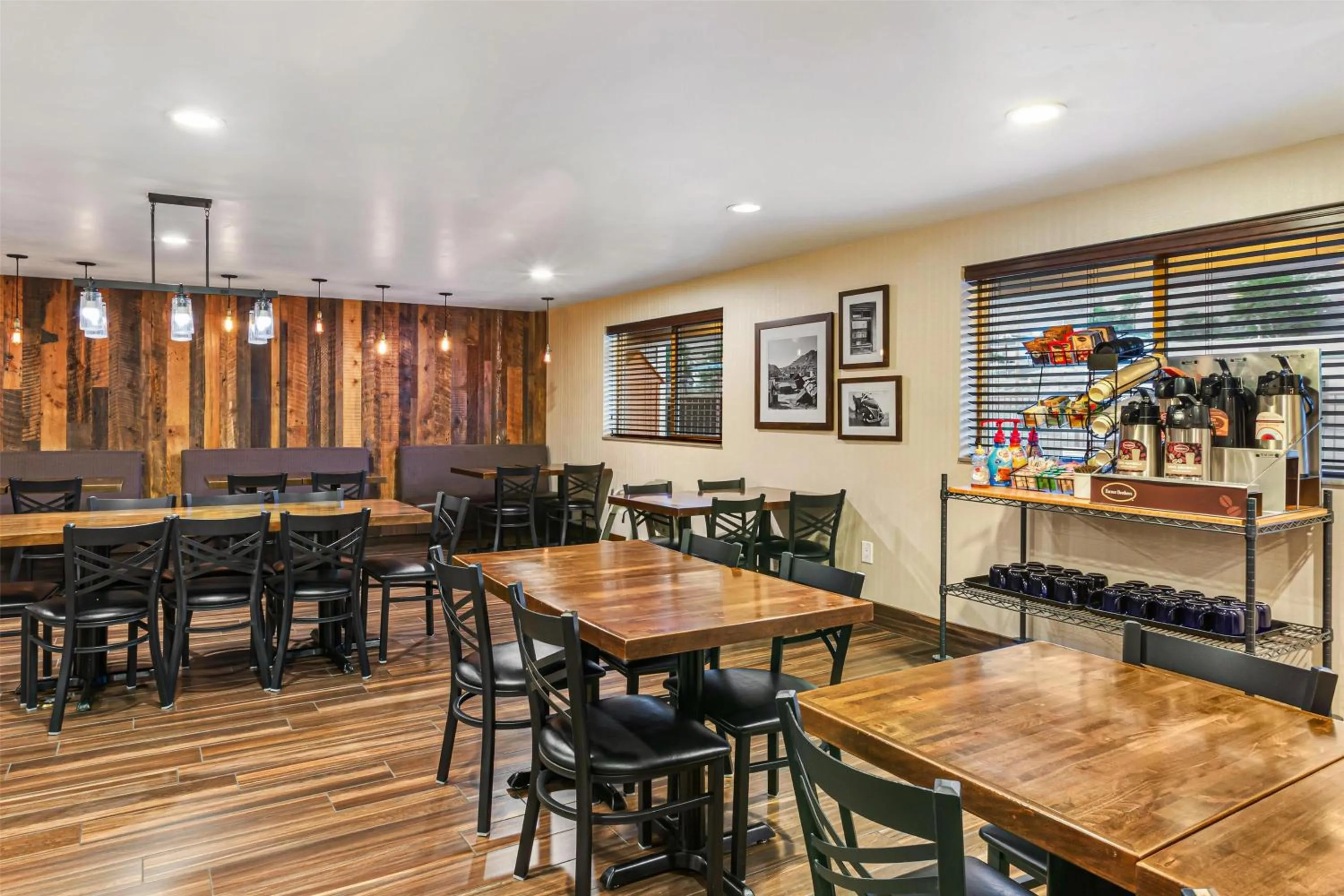 Breakfast in Best Western Hi-Desert Inn