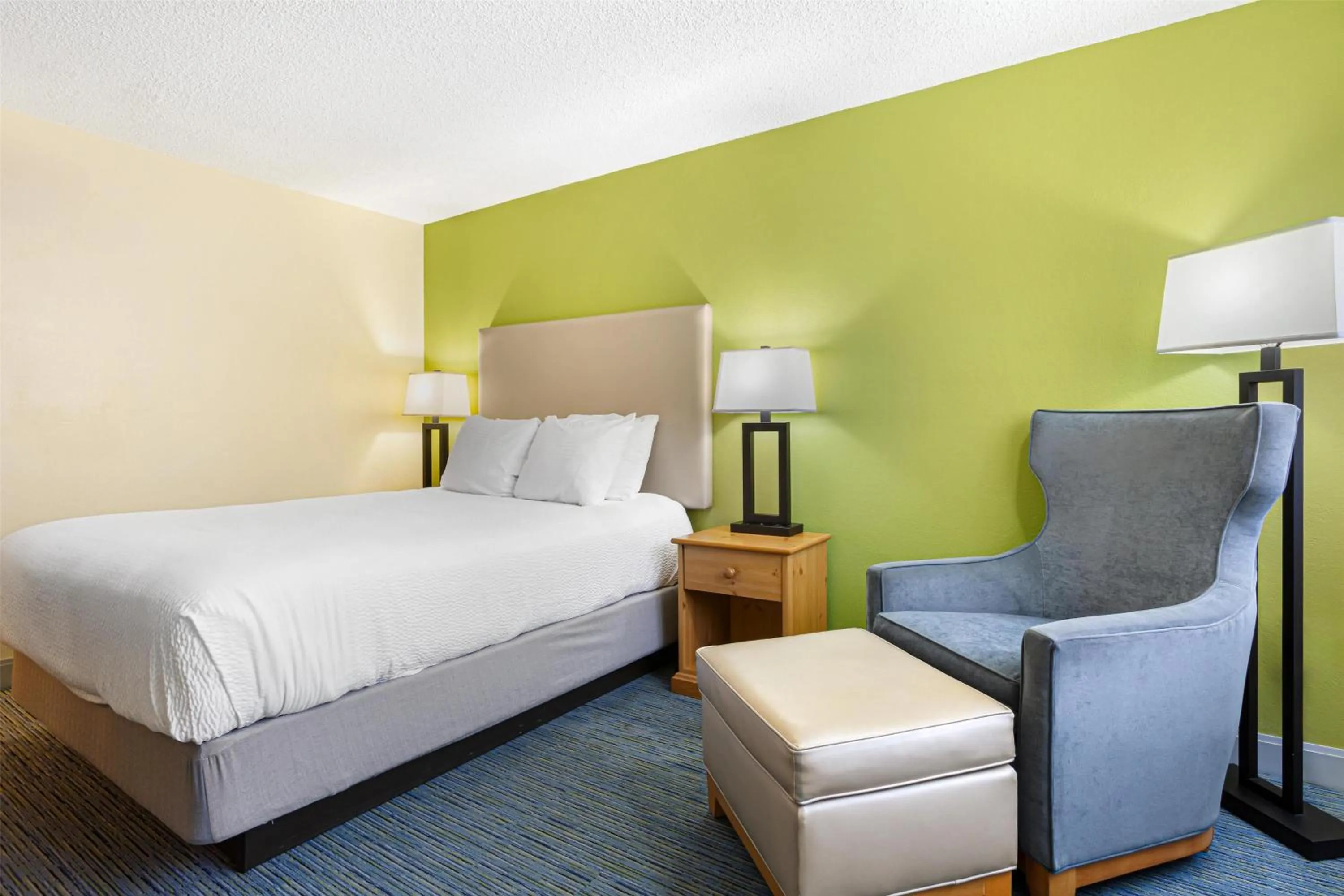 Bedroom, Bed in Best Western Hi-Desert Inn