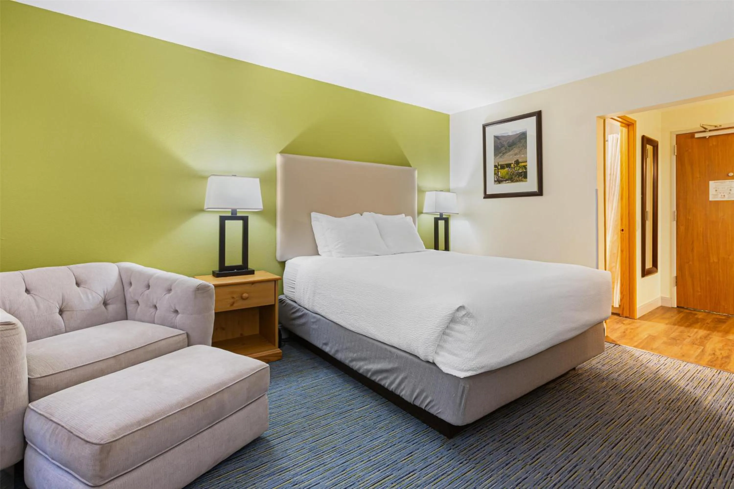 Photo of the whole room, Bed in Best Western Hi-Desert Inn