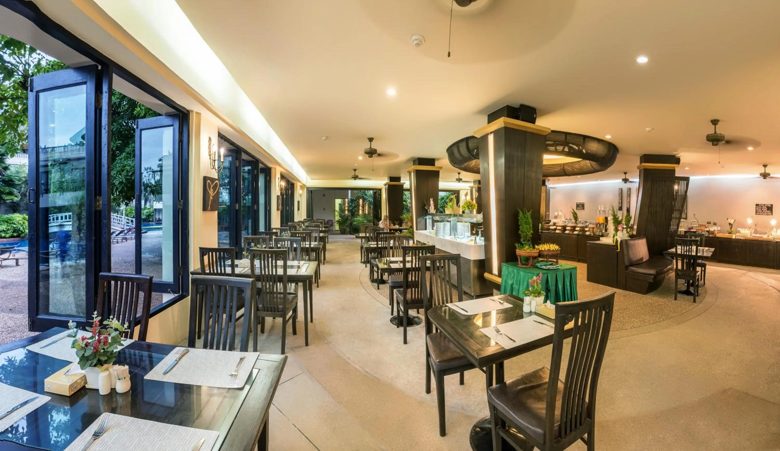 Restaurant/places to eat in Chada Lanta Beach Resort