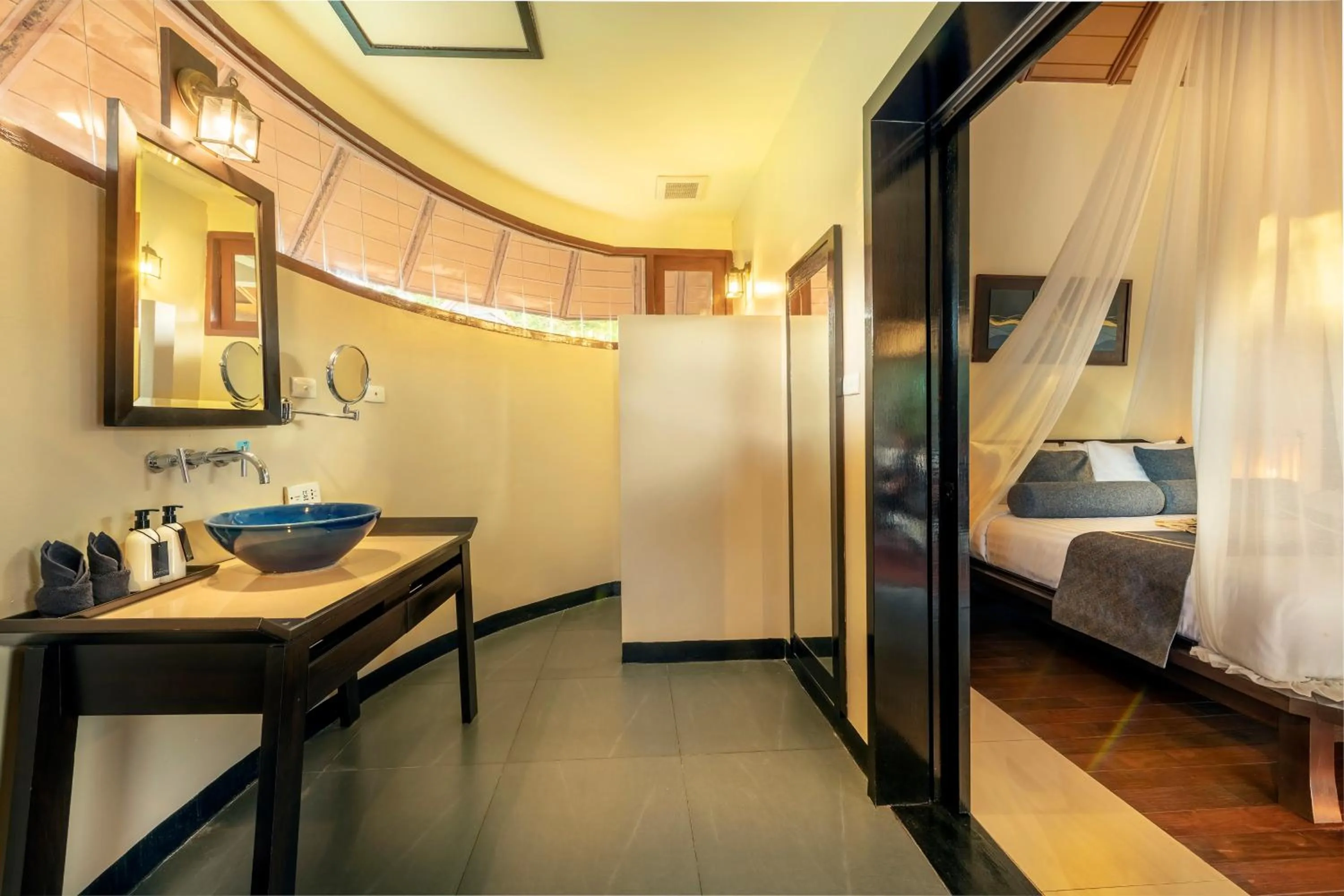 Bathroom, Bed in Chada Lanta Beach Resort