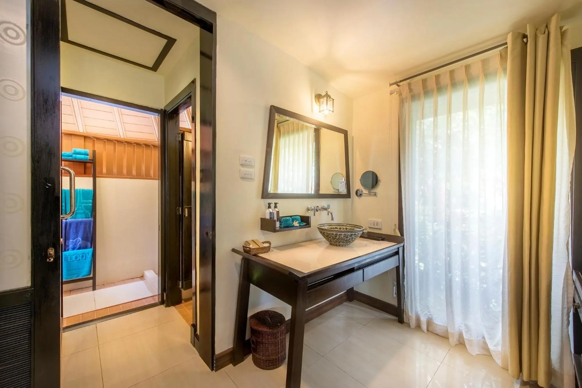 Bathroom, Bed in Chada Lanta Beach Resort