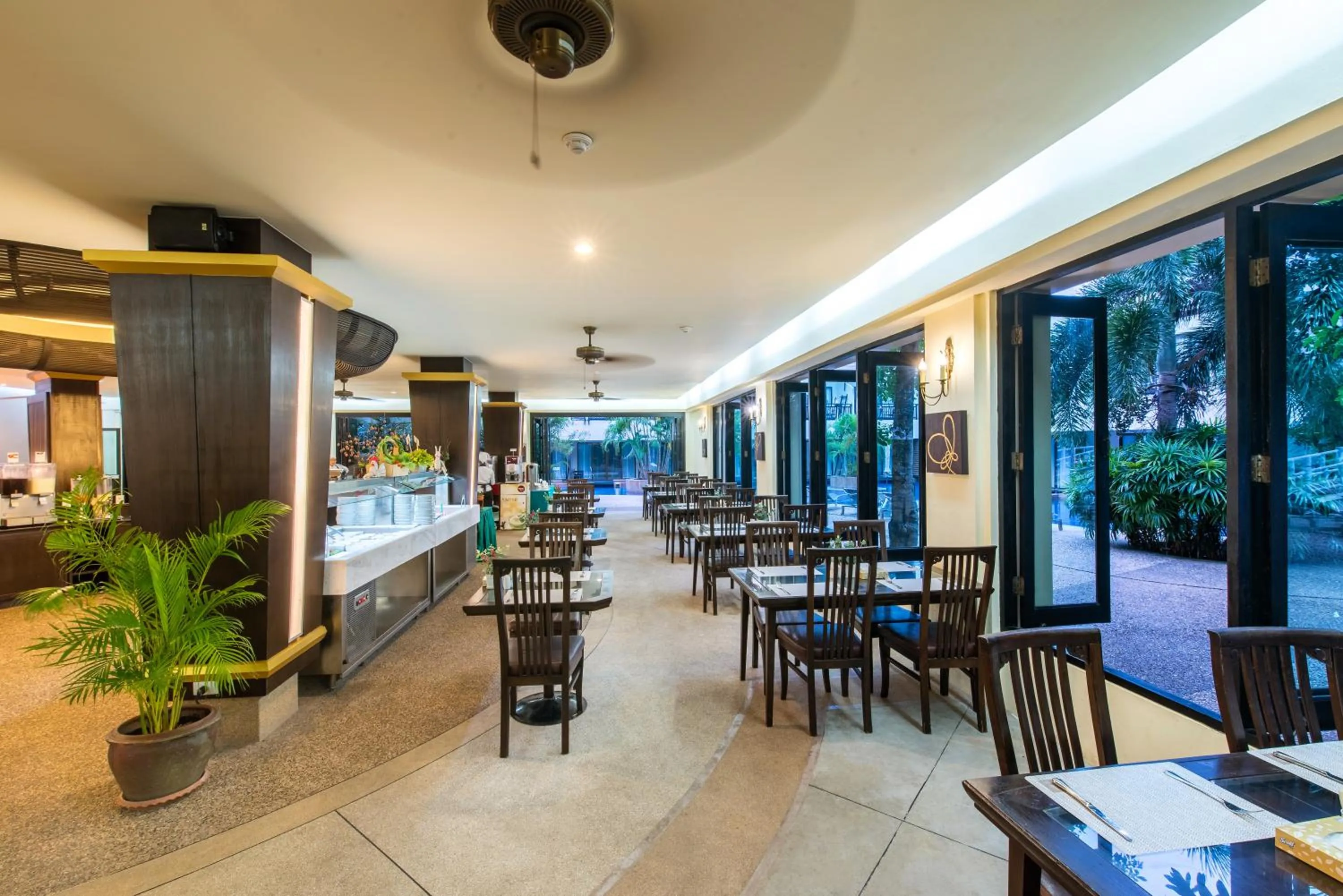 Restaurant/places to eat in Chada Lanta Beach Resort