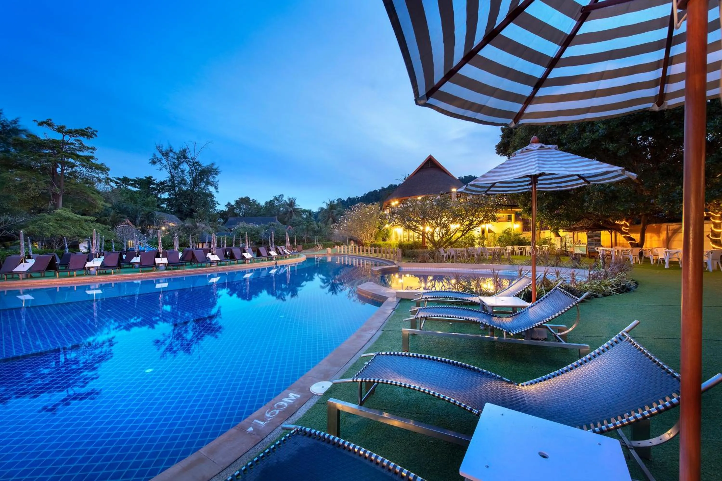 Swimming pool in Chada Lanta Beach Resort