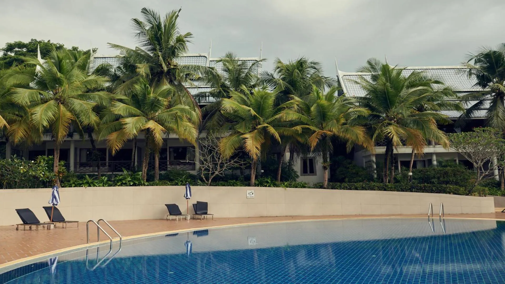 Swimming pool in Chada Thai Village