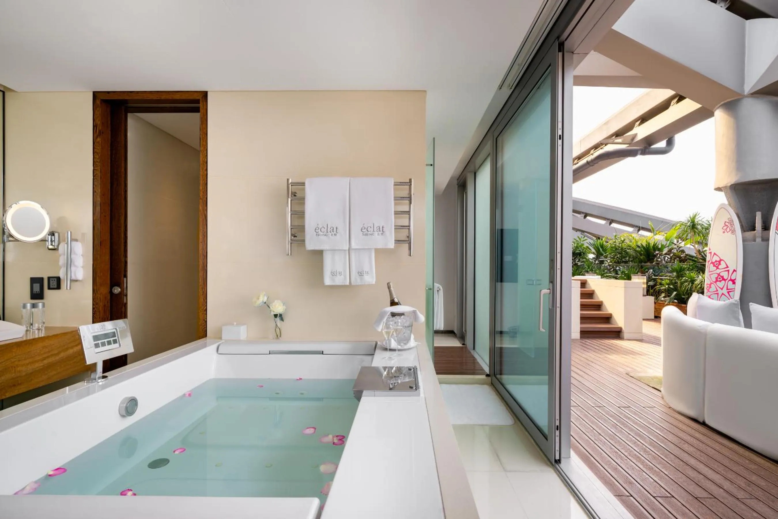 Bathroom in Hotel Éclat Beijing