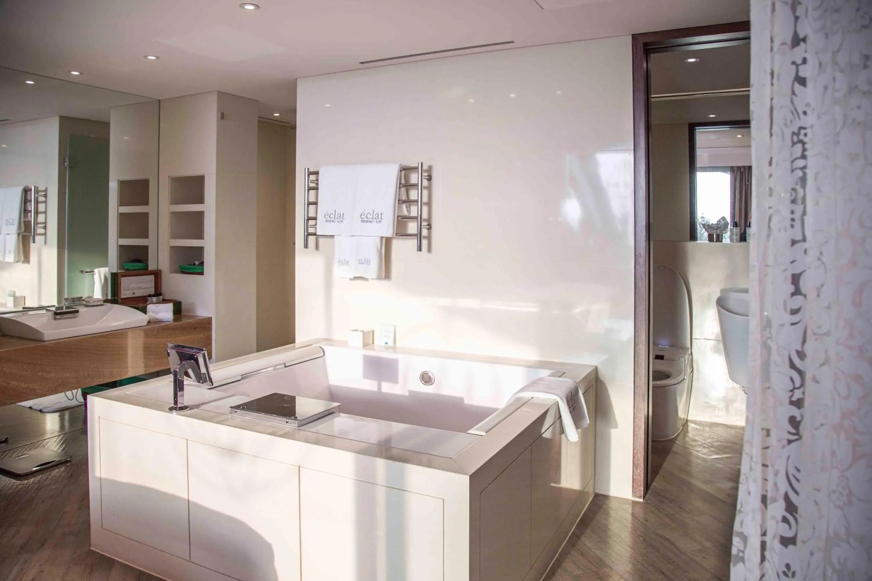 Bathroom, Bed in Hotel Éclat Beijing