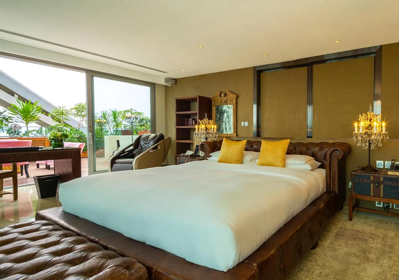 Bed in Hotel Éclat Beijing