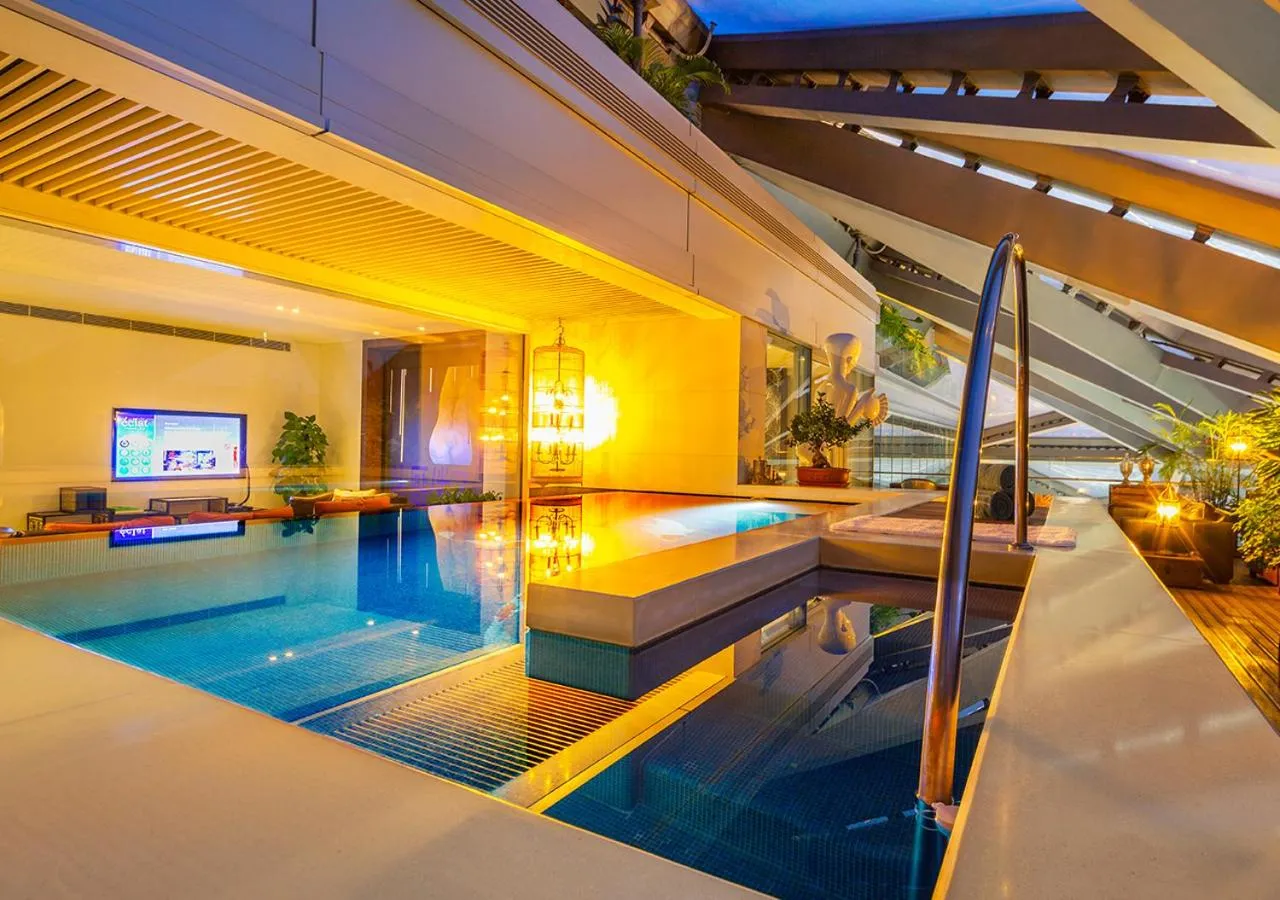 Swimming pool in Hotel Éclat Beijing
