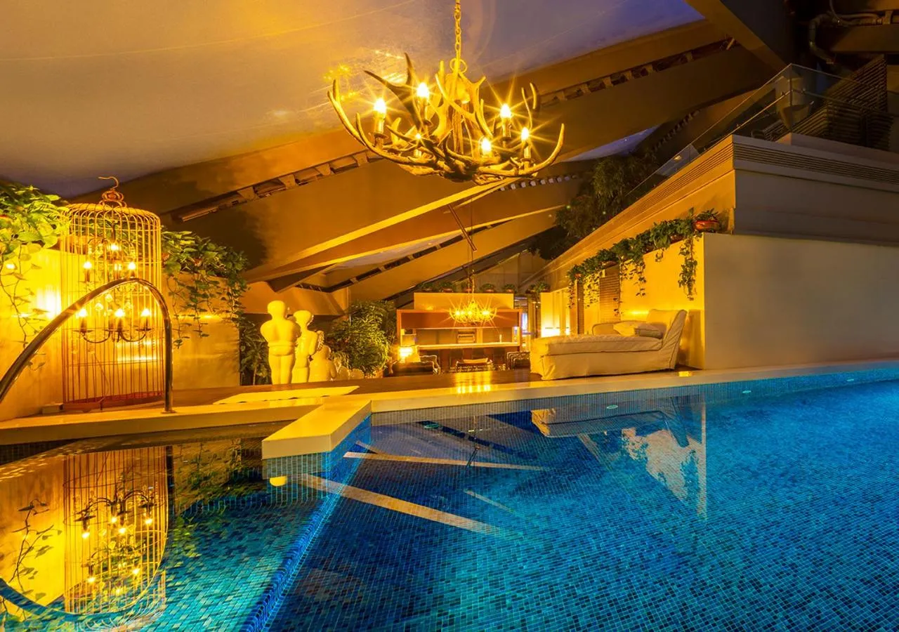 Pool view in Hotel Éclat Beijing