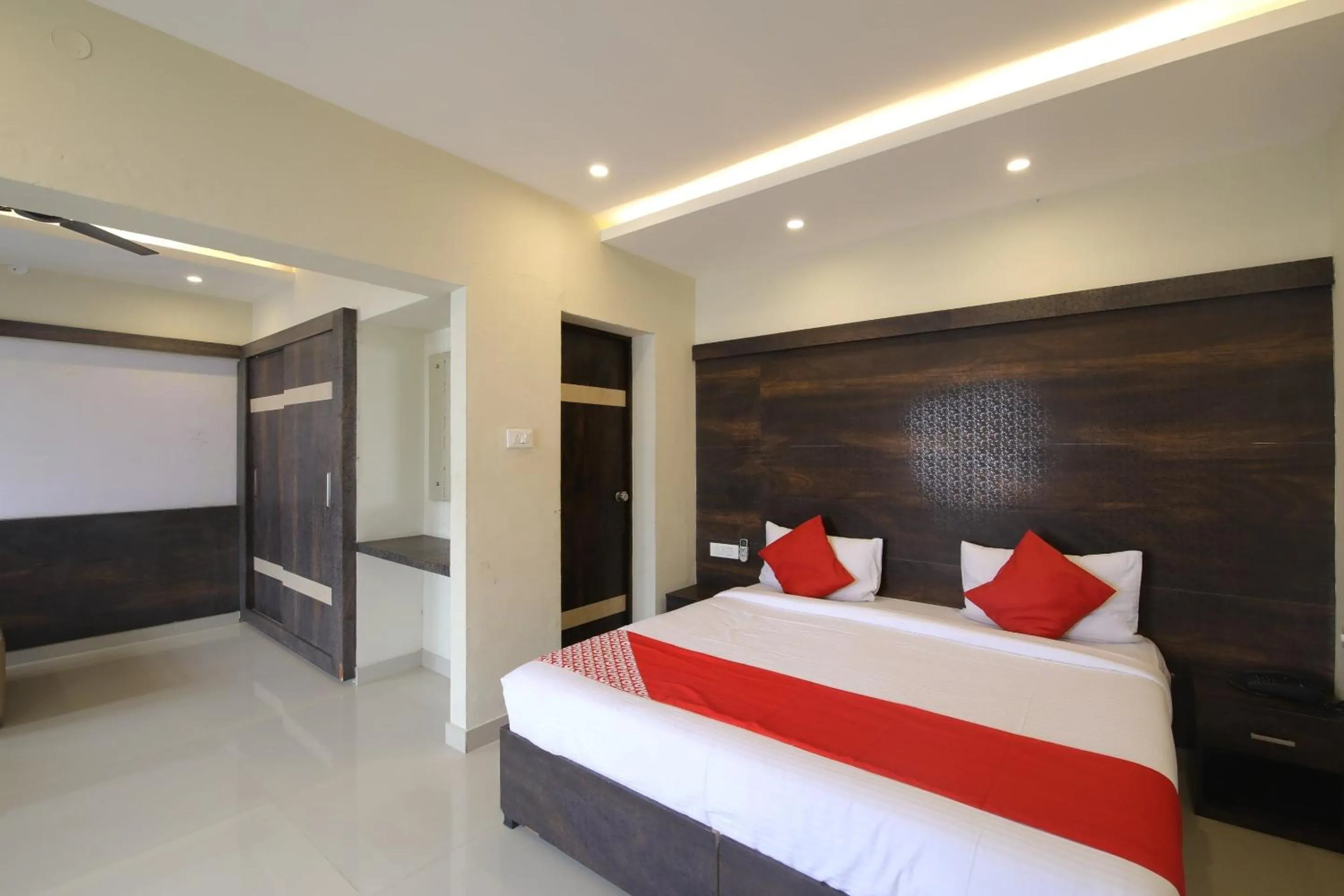 Bedroom, Bed in Collection O Royal Sand