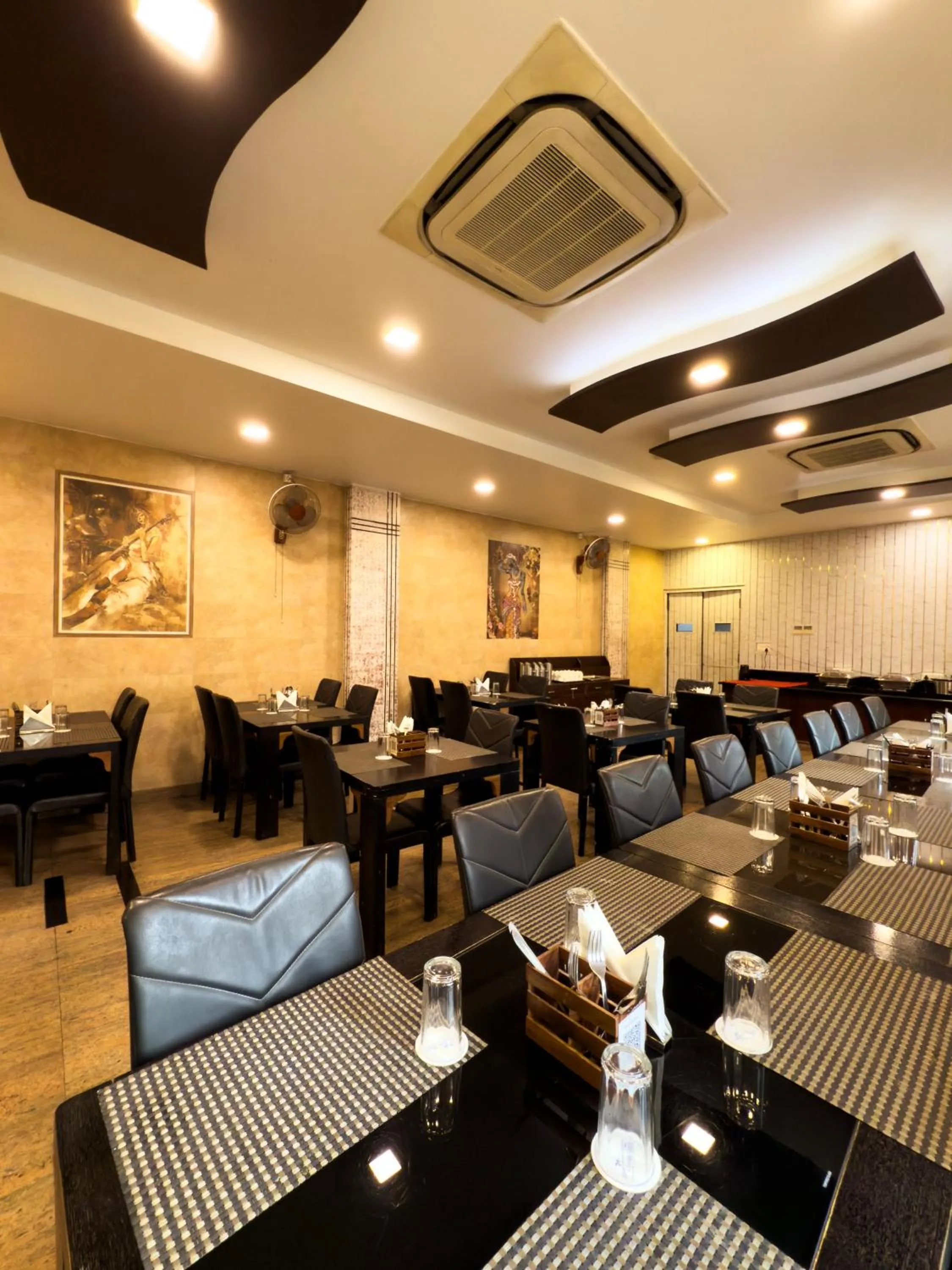 Restaurant/places to eat in Hotel Royal Palm - A Budget Hotel in Udaipur