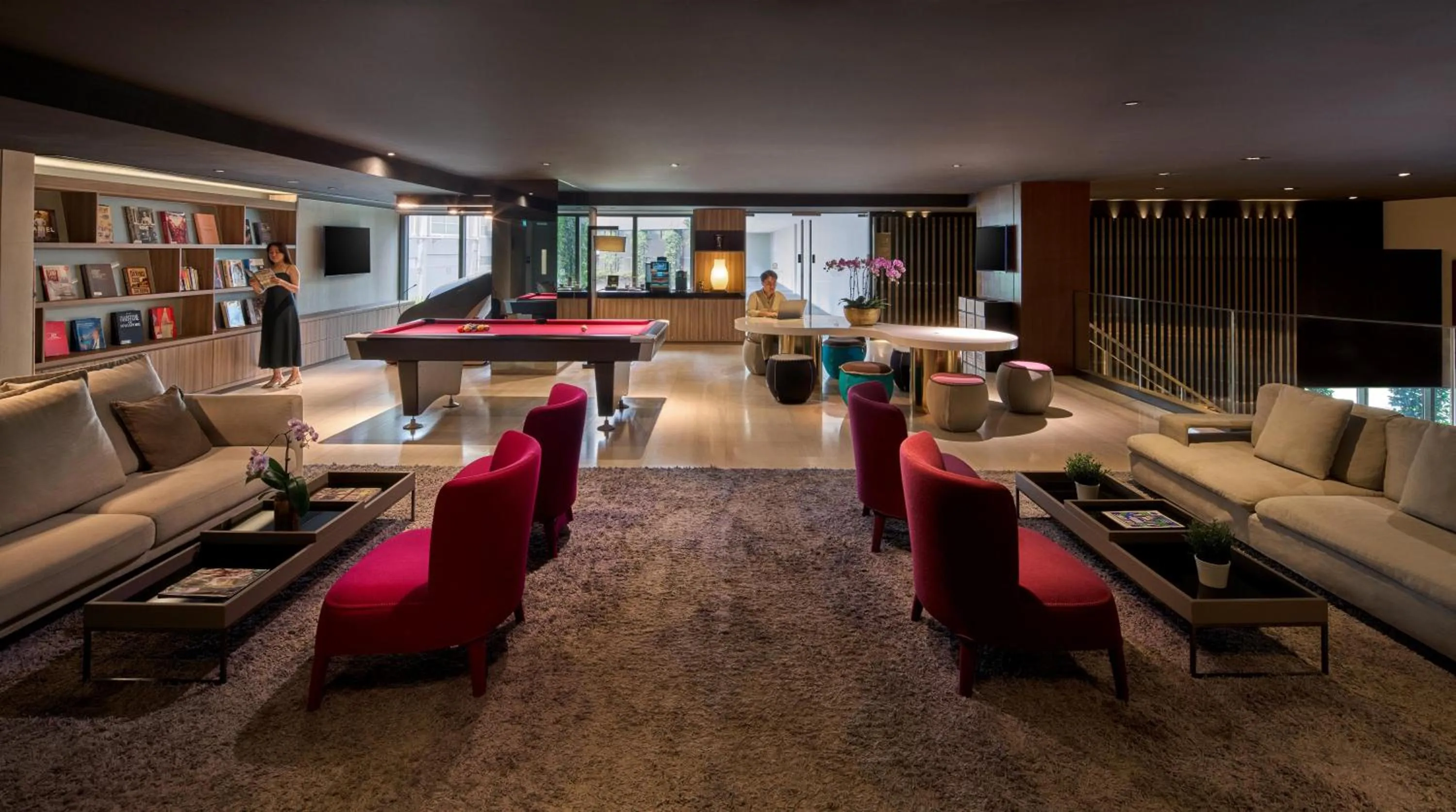 Communal lounge/ TV room in Pan Pacific Serviced Suites Beach Road, Singapore