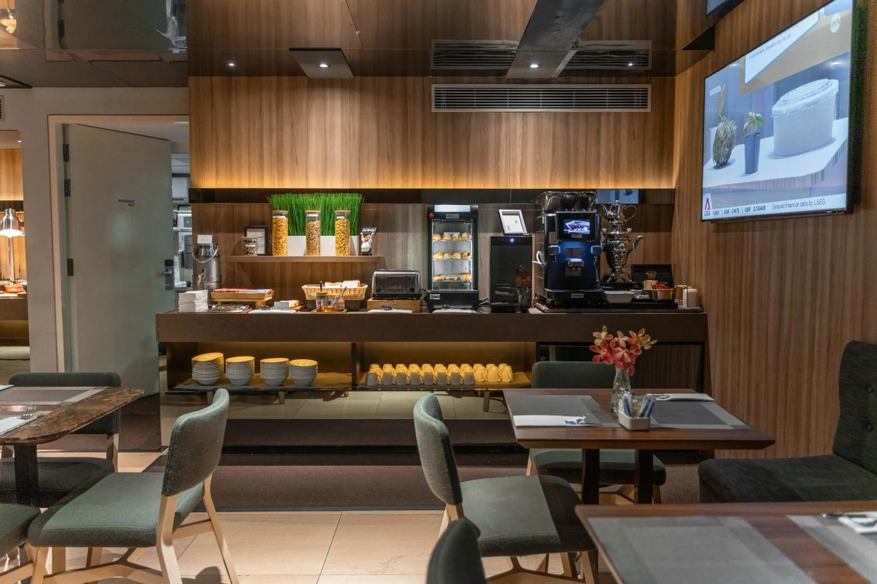 Restaurant/places to eat in Pan Pacific Serviced Suites Beach Road, Singapore