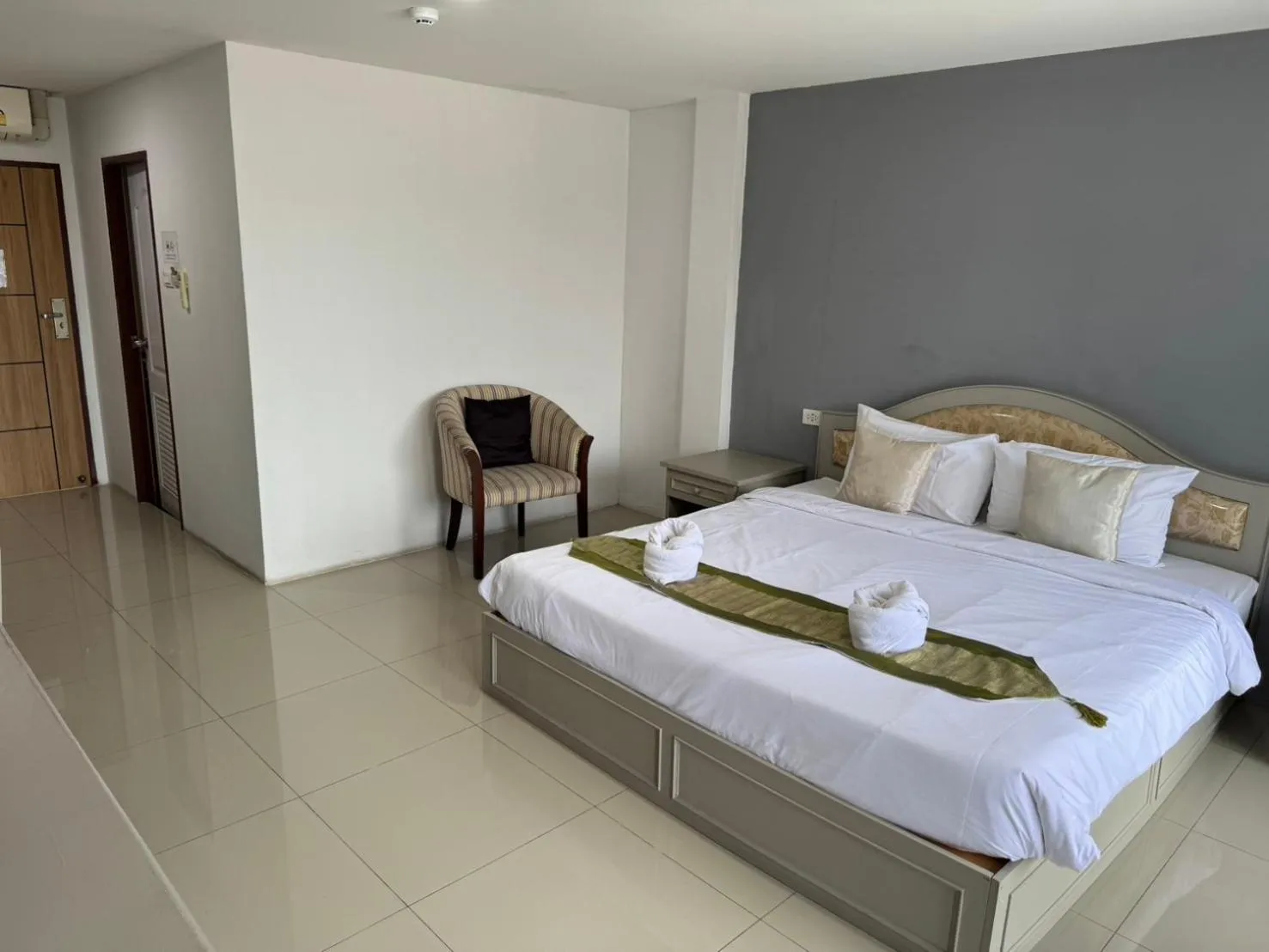 Bedroom, Bed in Blue Garden Resort Pattaya