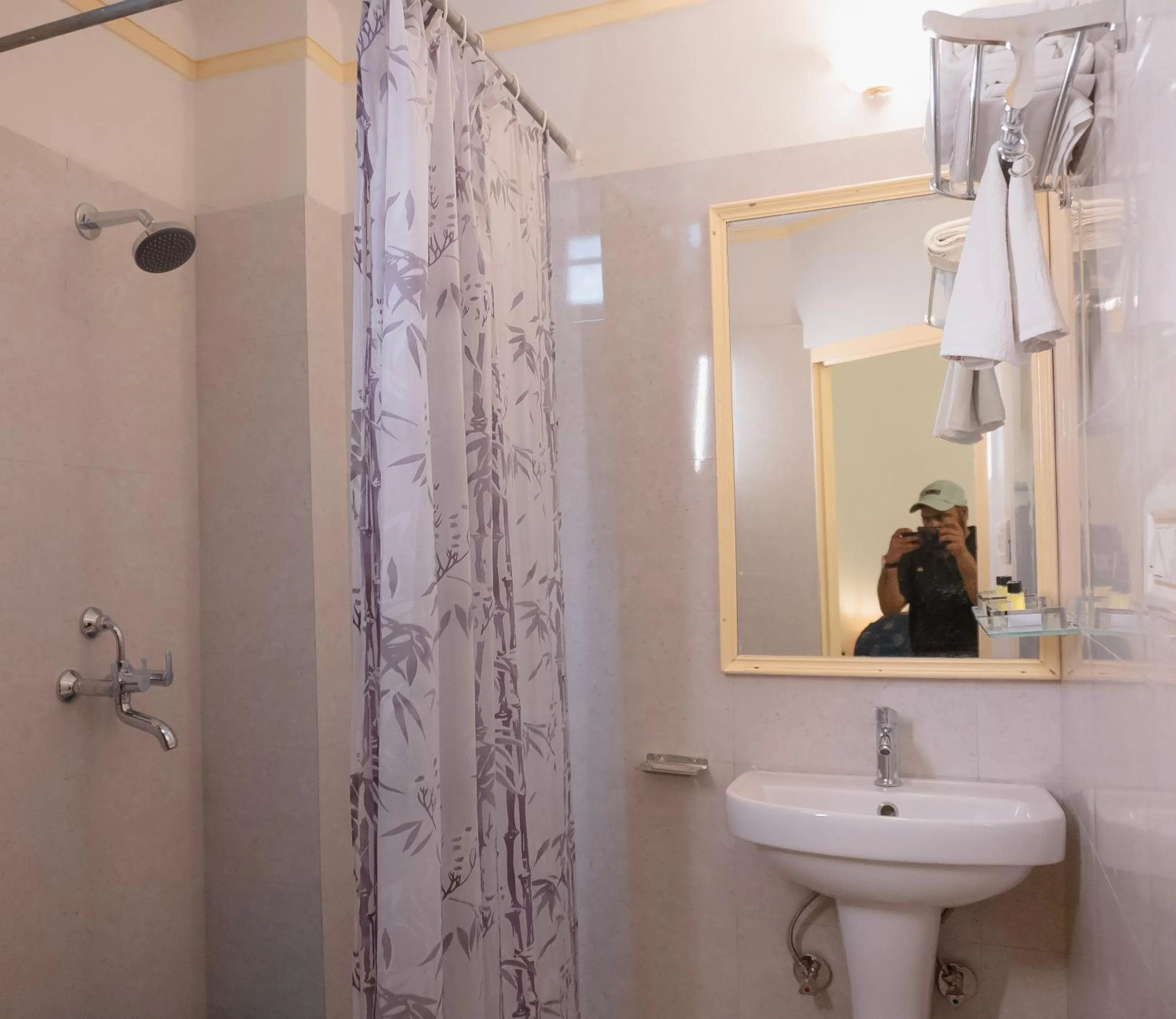 Shower in Hotel Pratap Bhawan