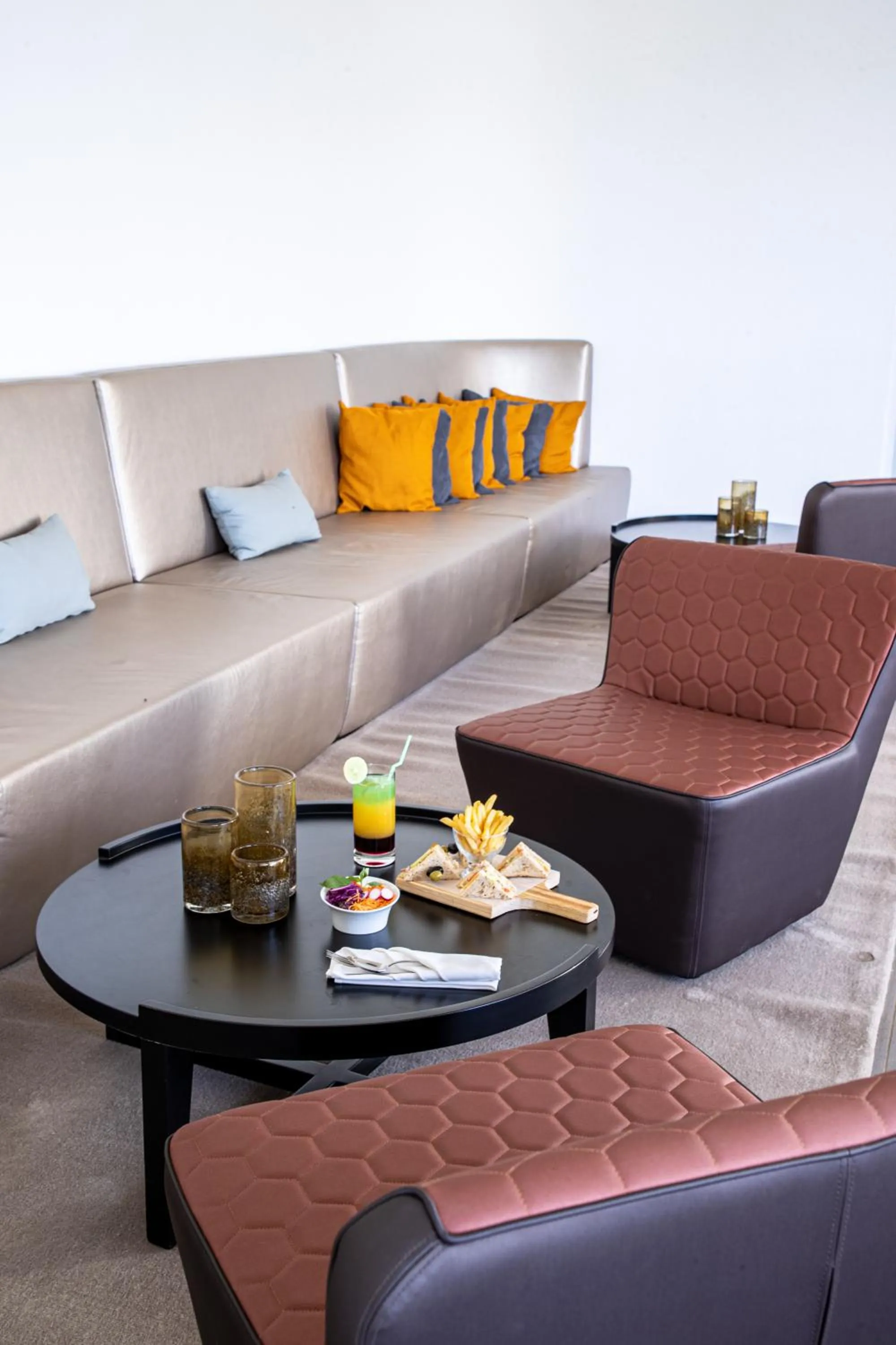 Lounge or bar in Noom Hotel Niamey