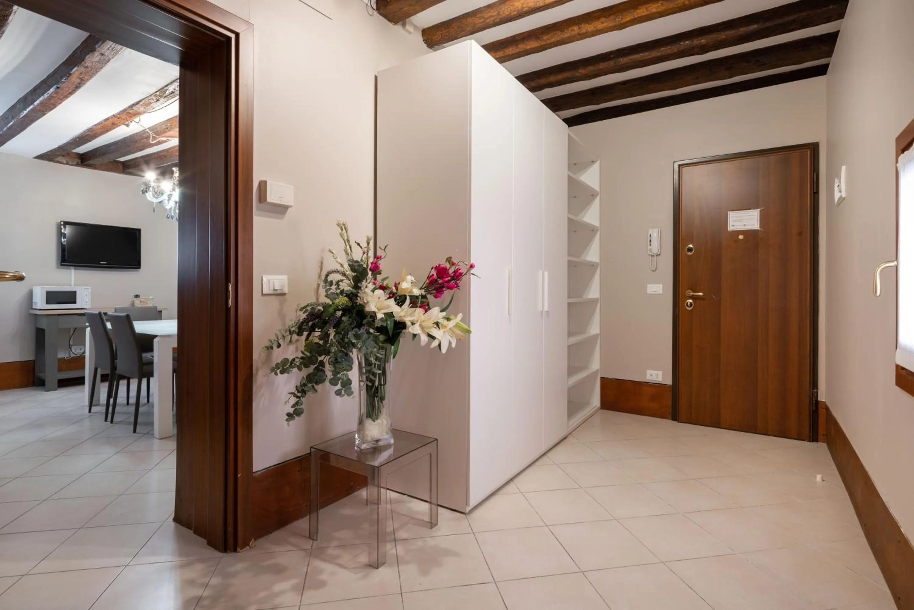 Dining area in Design Palace Apartment by Wonderful Italy