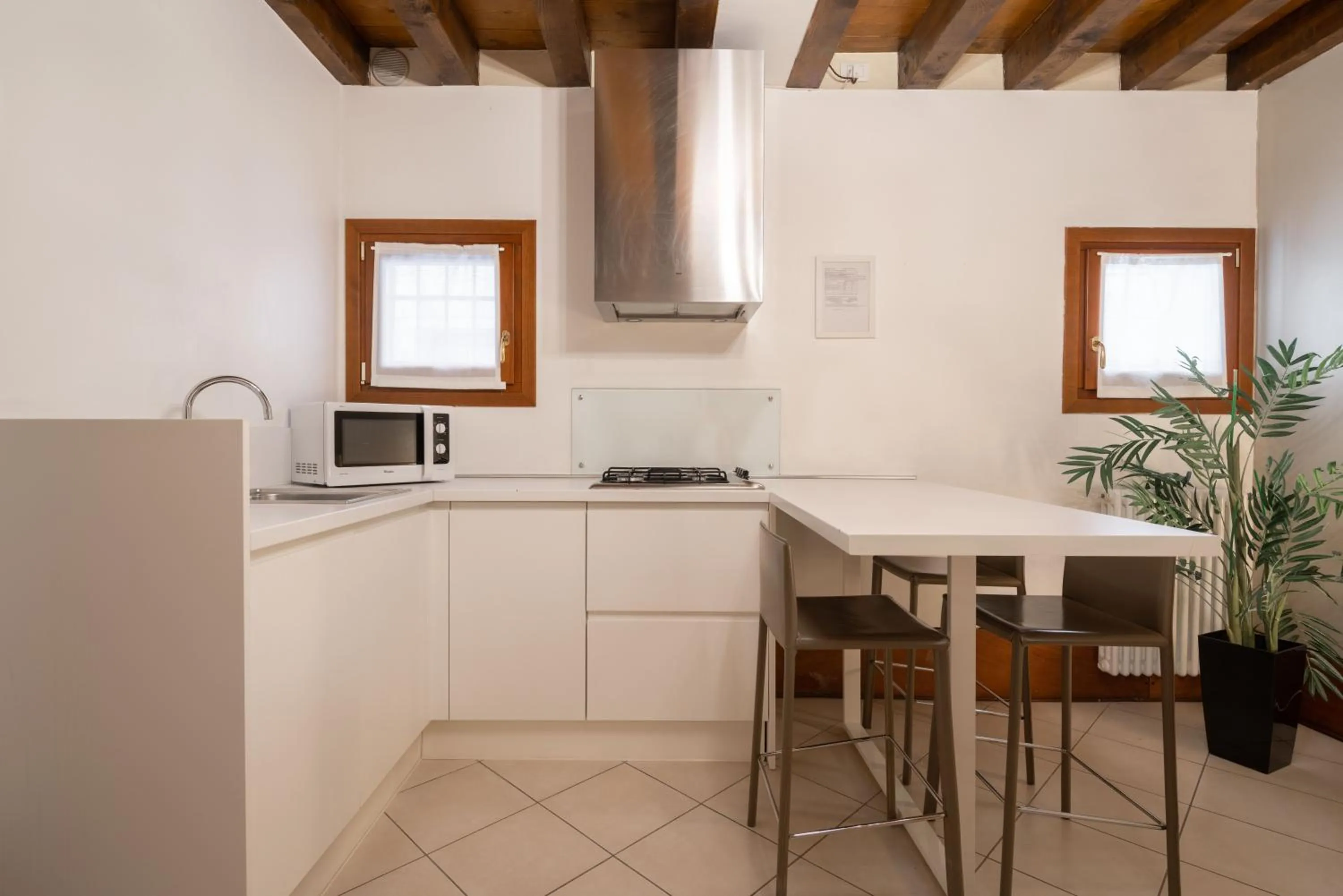 Dining area in Design Palace Apartment by Wonderful Italy