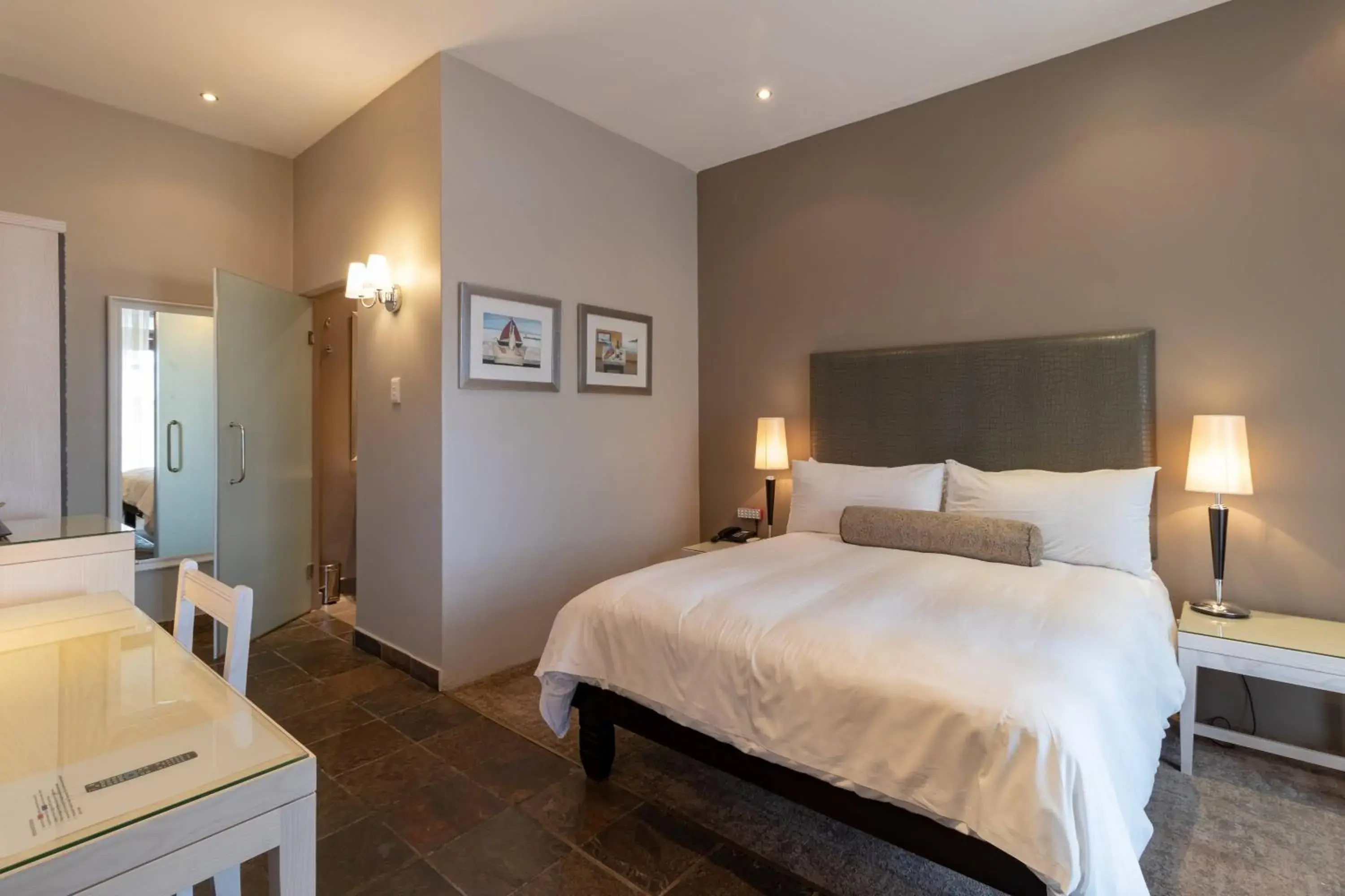 Standard room, 1 Queen Bed - single occupancy in Protea Hotel by Marriott Mossel Bay Standard room, 1 Queen Bed - single occupancy in Protea Hotel by Marriott Mossel Bay