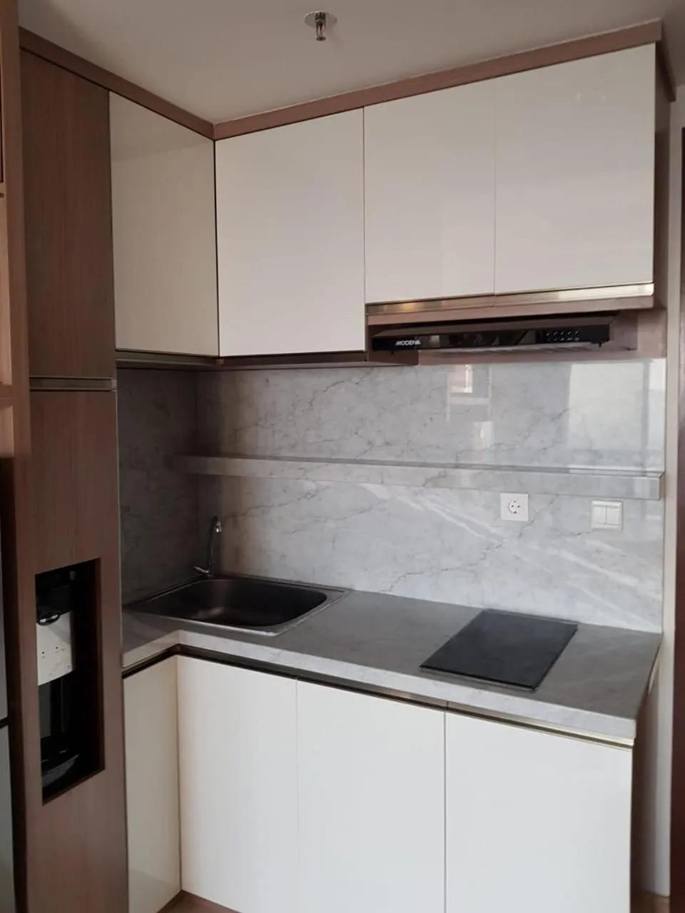 Kitchen or kitchenette in M-Town Signature Gading Serpong by J`s Luxury Apartment