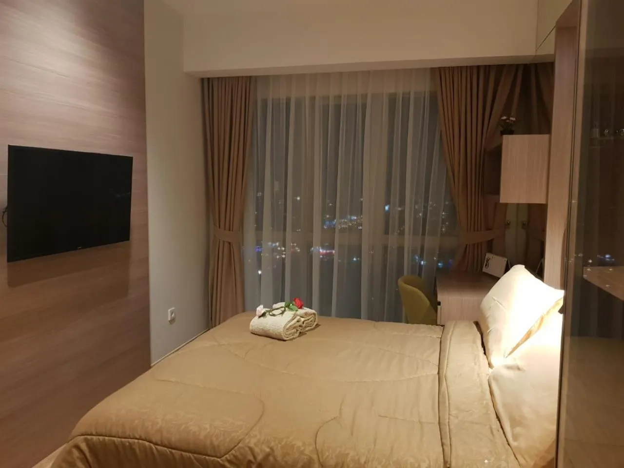 Bedroom, Bed in M-Town Signature Gading Serpong by J`s Luxury Apartment