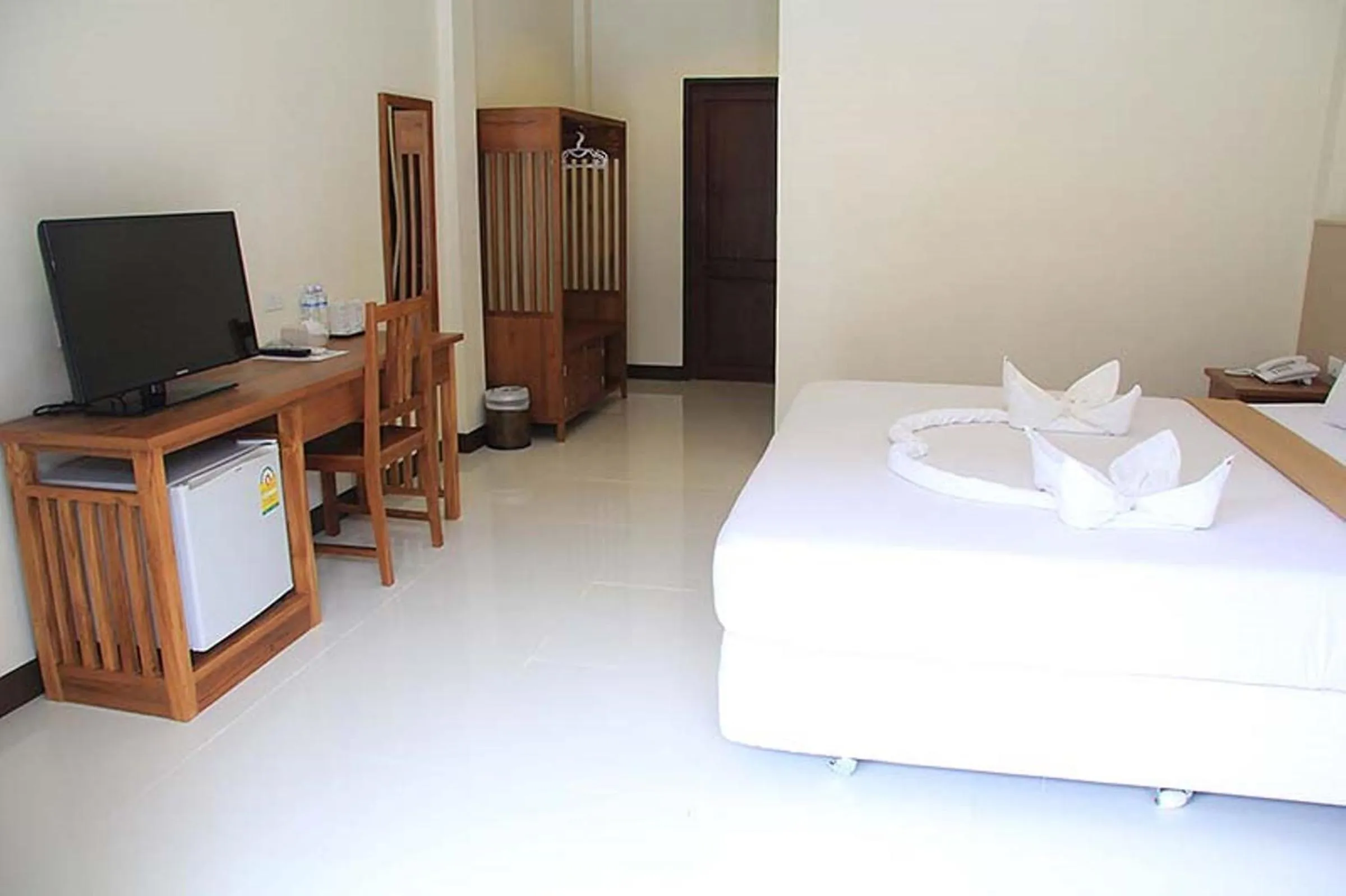 Photo of the whole room, Bed in Phangan Island View - SHA Extra Plus