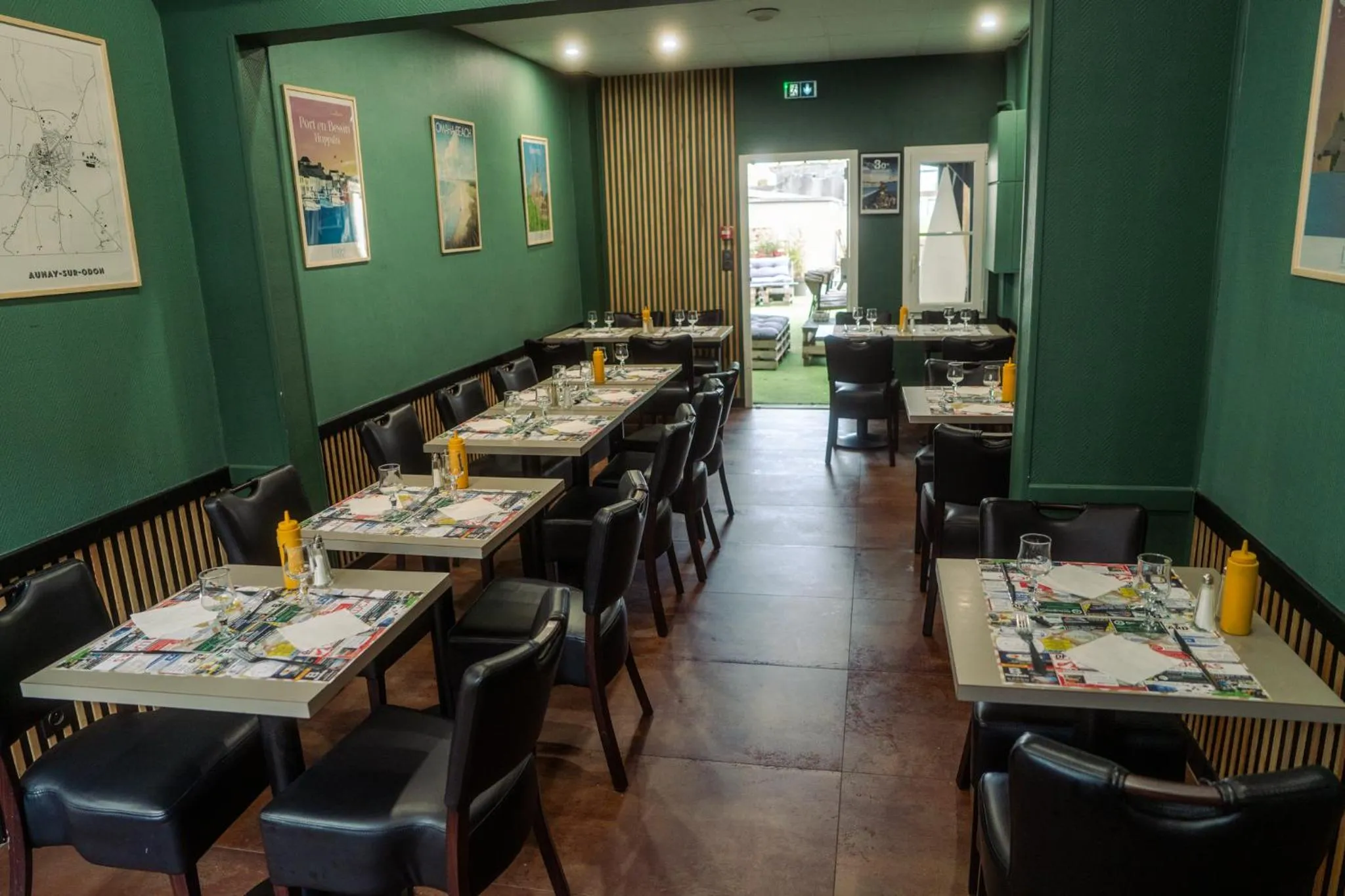 Restaurant/places to eat in LOGIS -Hotel & Restaurant de la Place