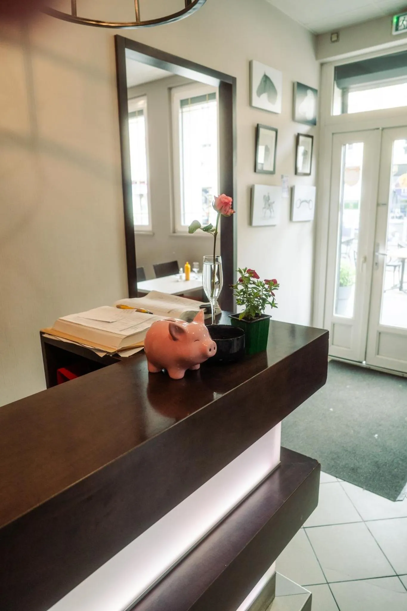 Facade/entrance in LOGIS -Hotel & Restaurant de la Place